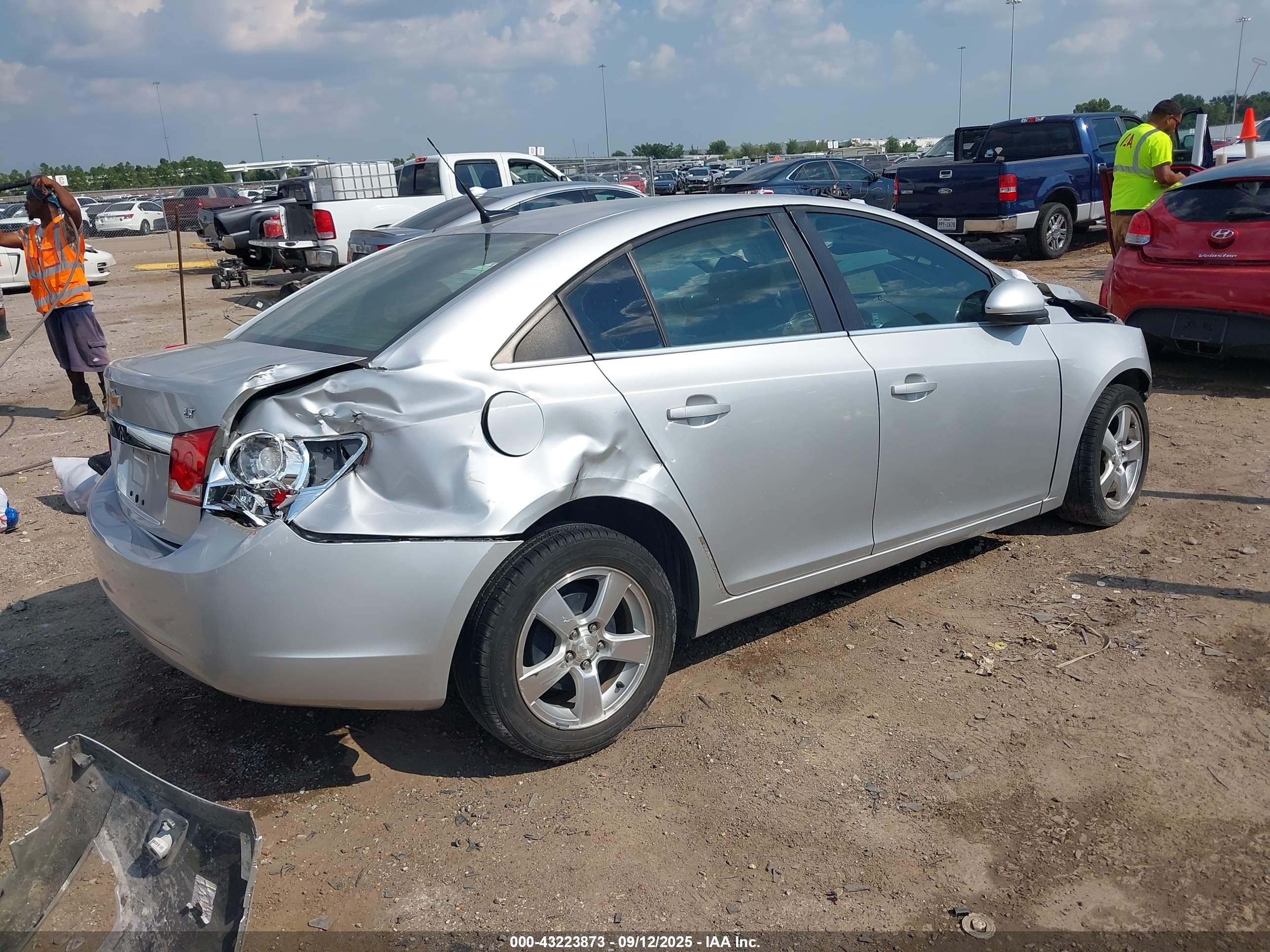 CHEVROLET CRUZE image 4