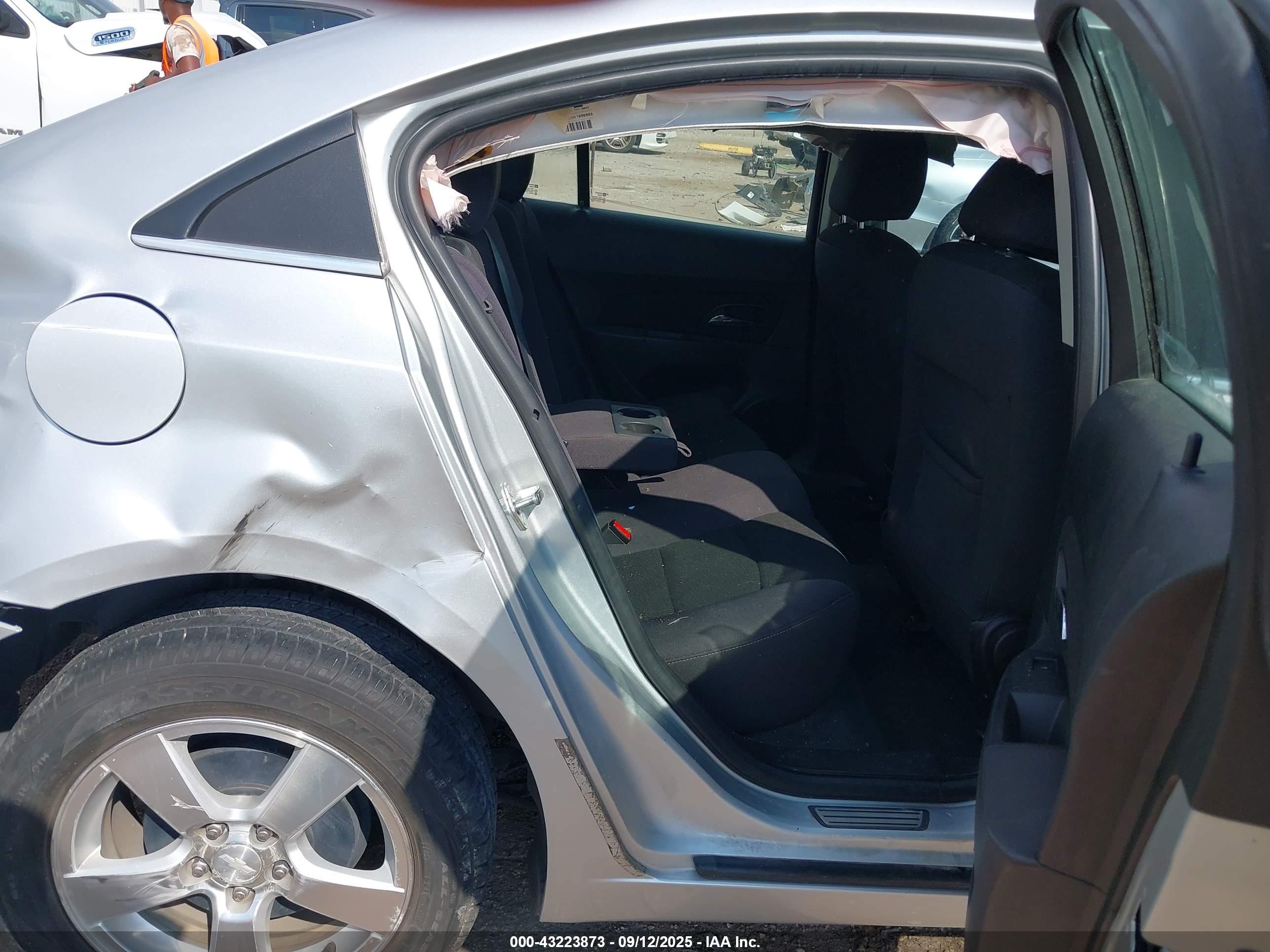 CHEVROLET CRUZE image 8