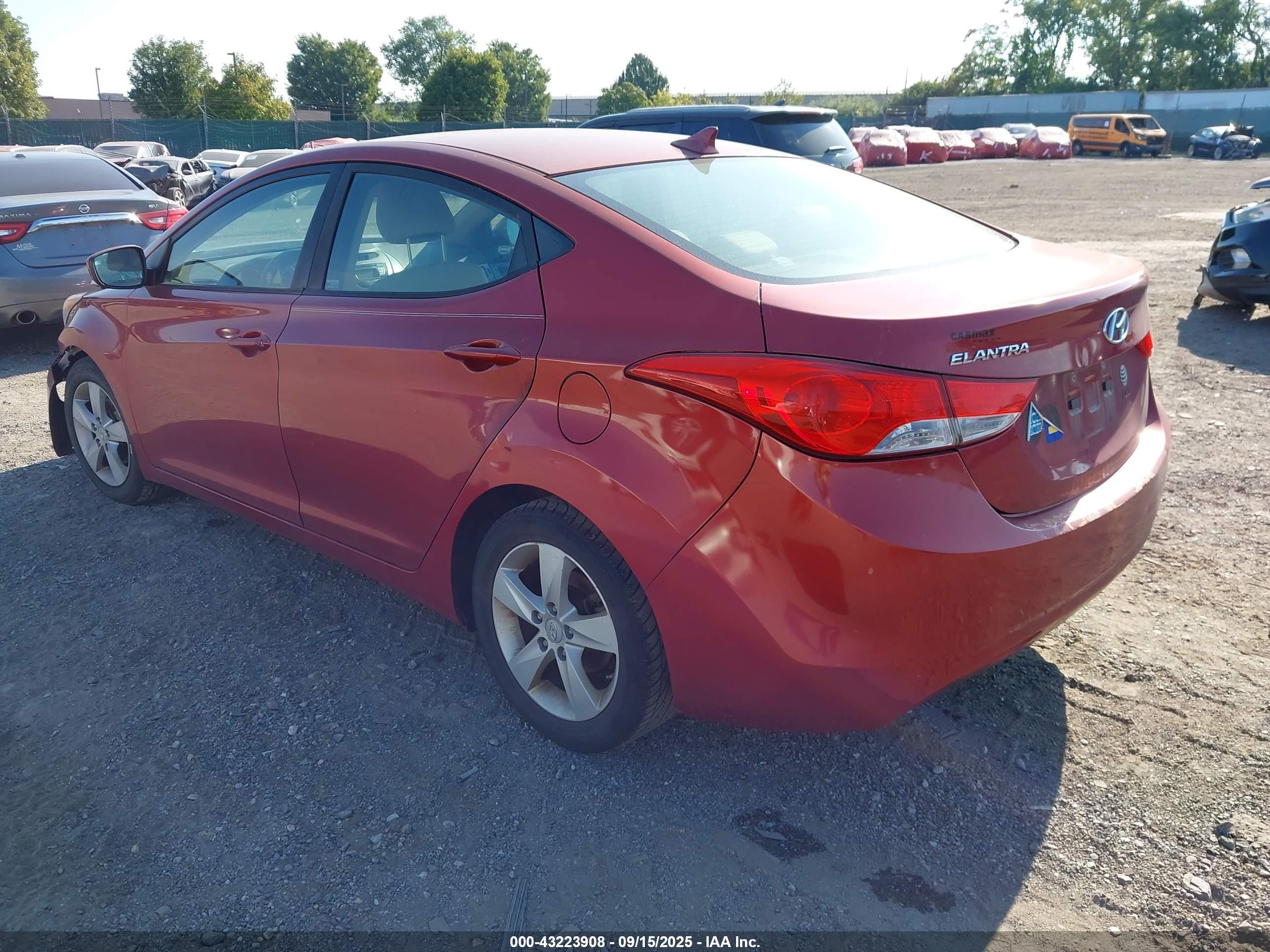 HYUNDAI ELANTRA image 3