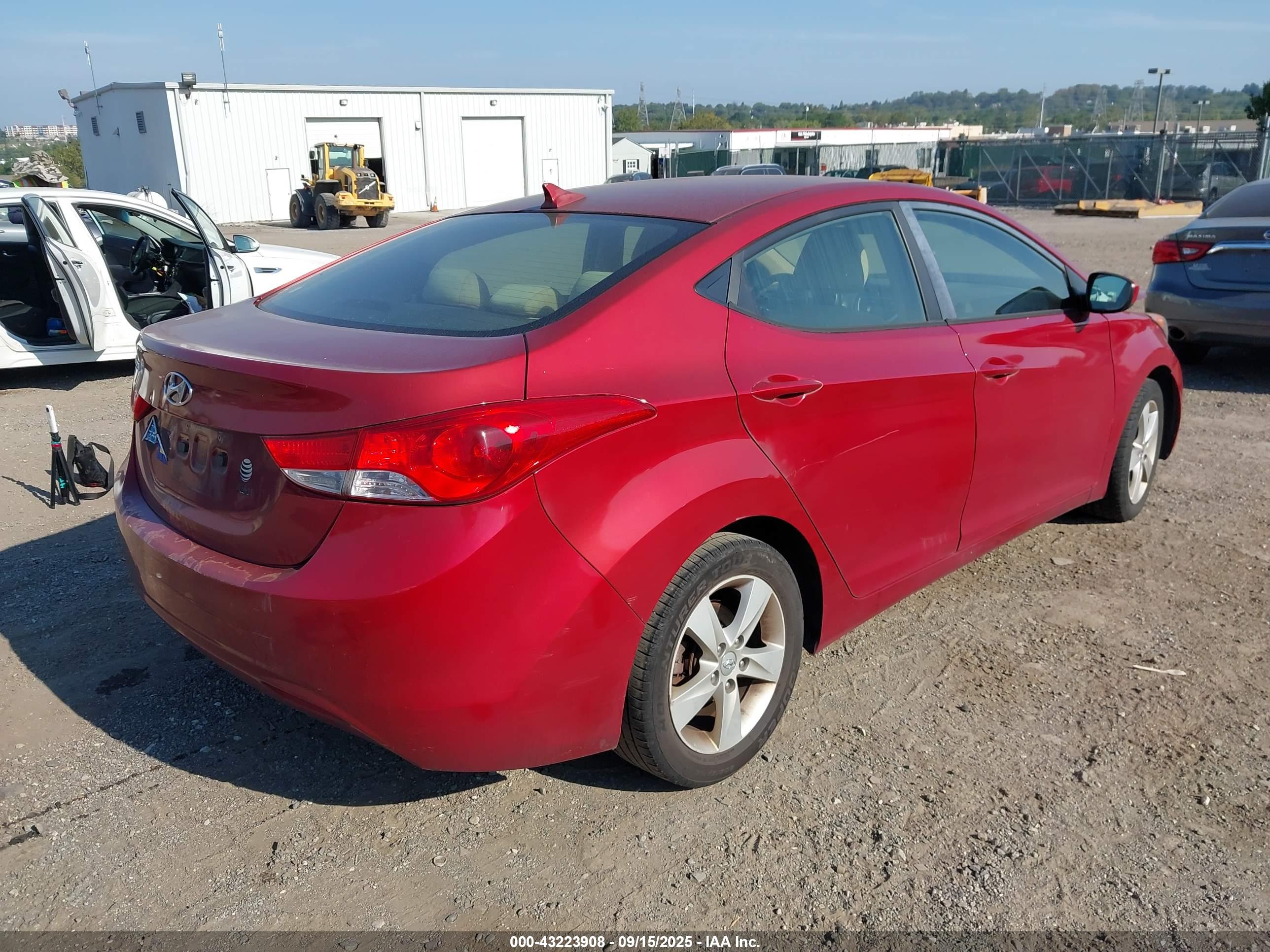 HYUNDAI ELANTRA image 4