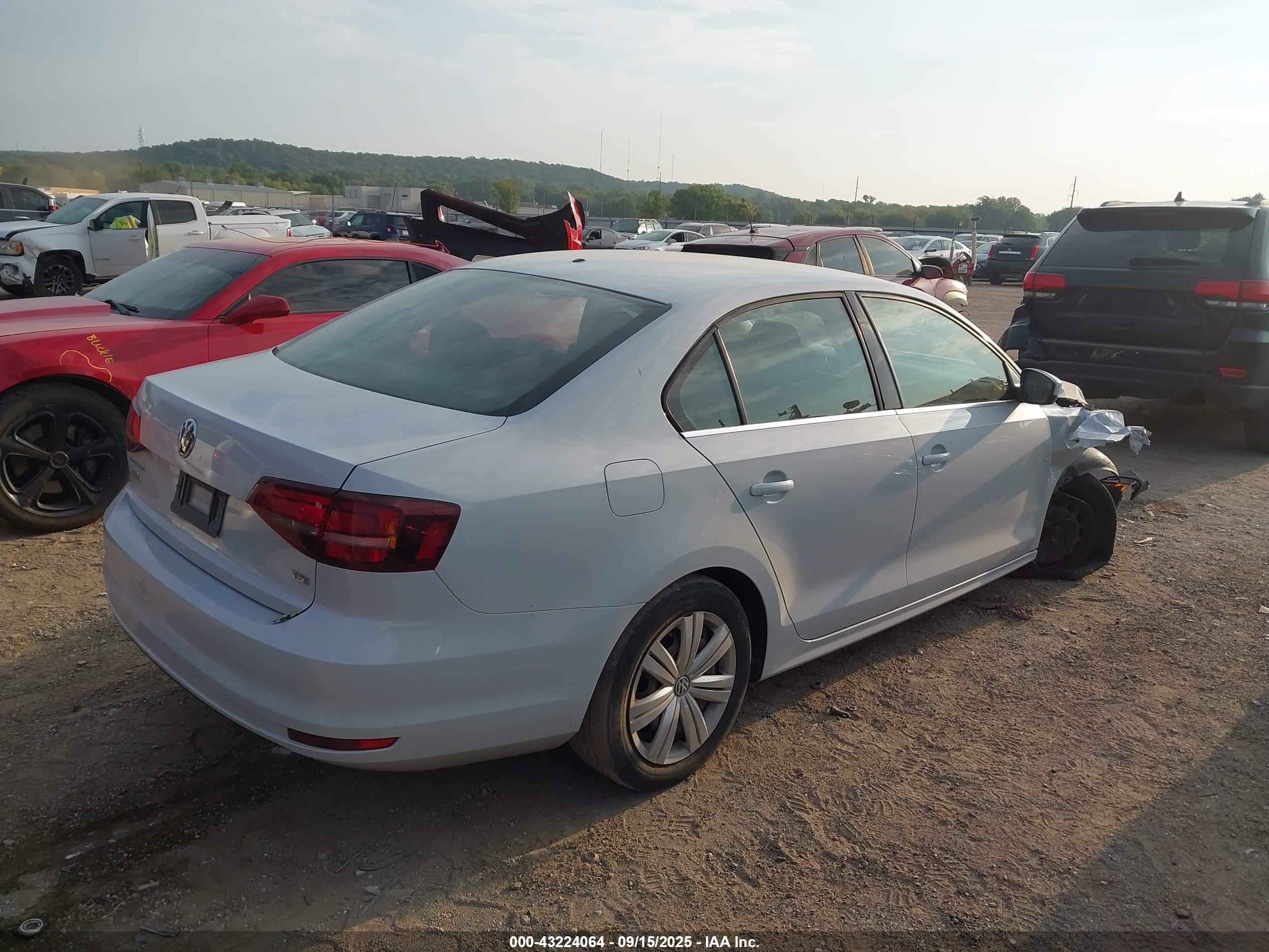VOLKSWAGEN JETTA image 4