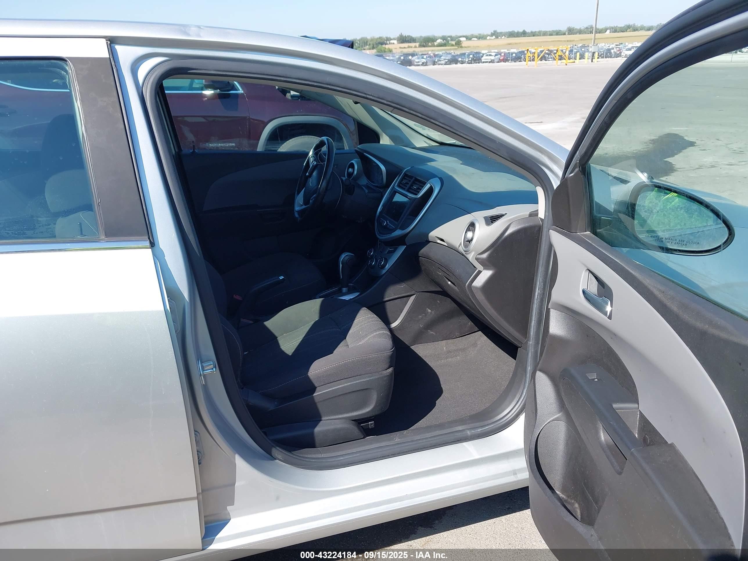 CHEVROLET SONIC image 5