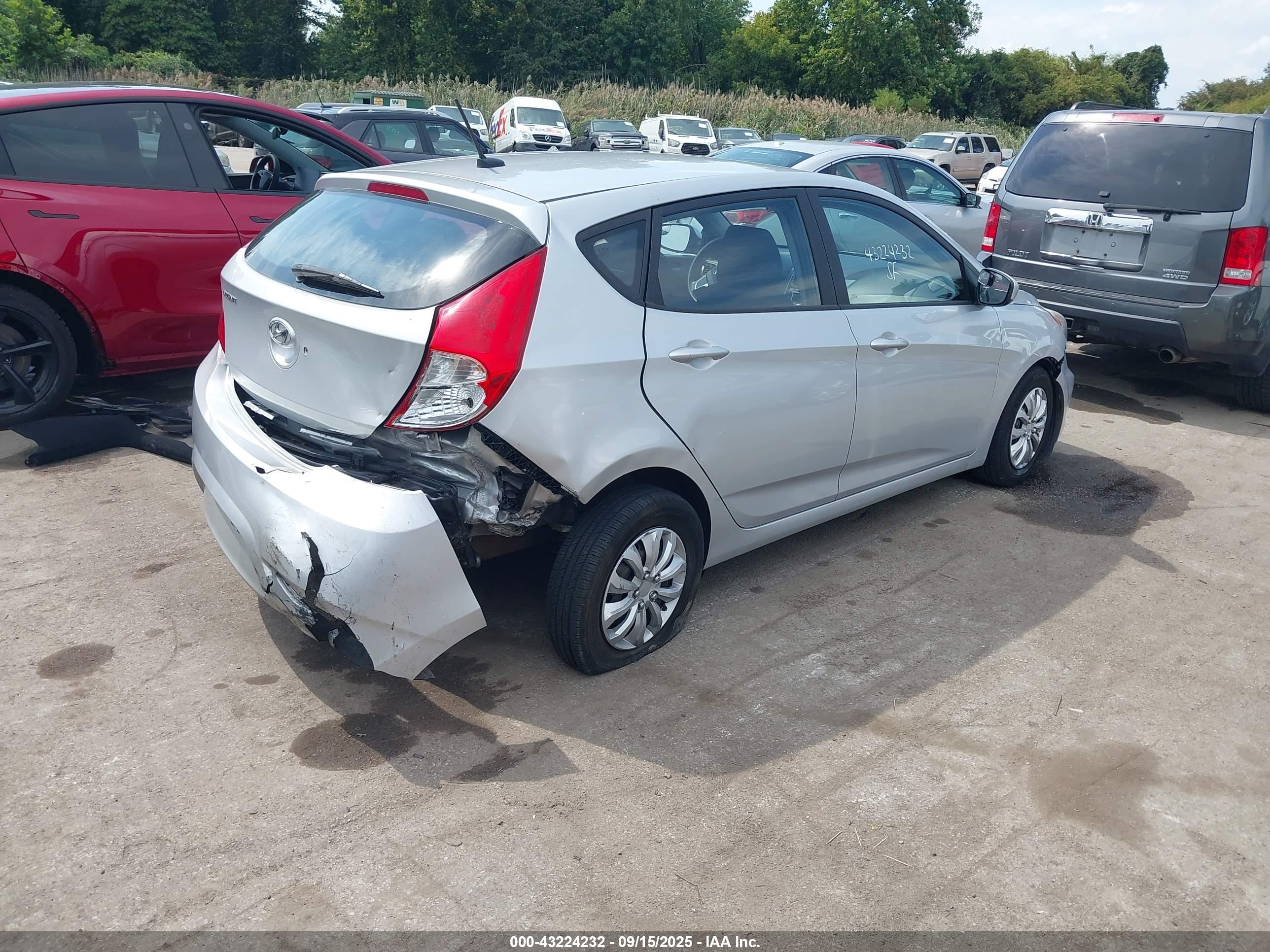 HYUNDAI ACCENT image 4