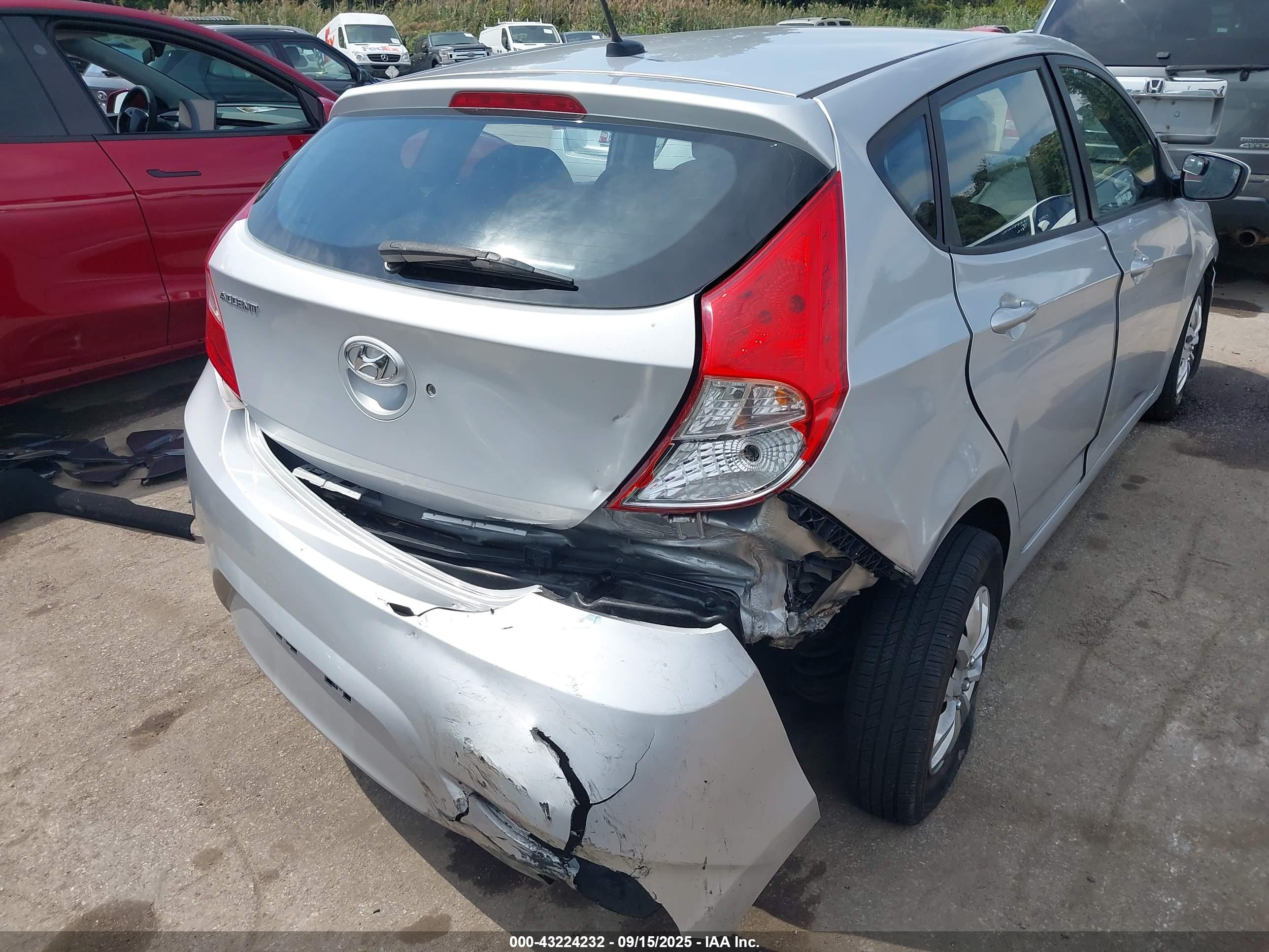 HYUNDAI ACCENT image 6