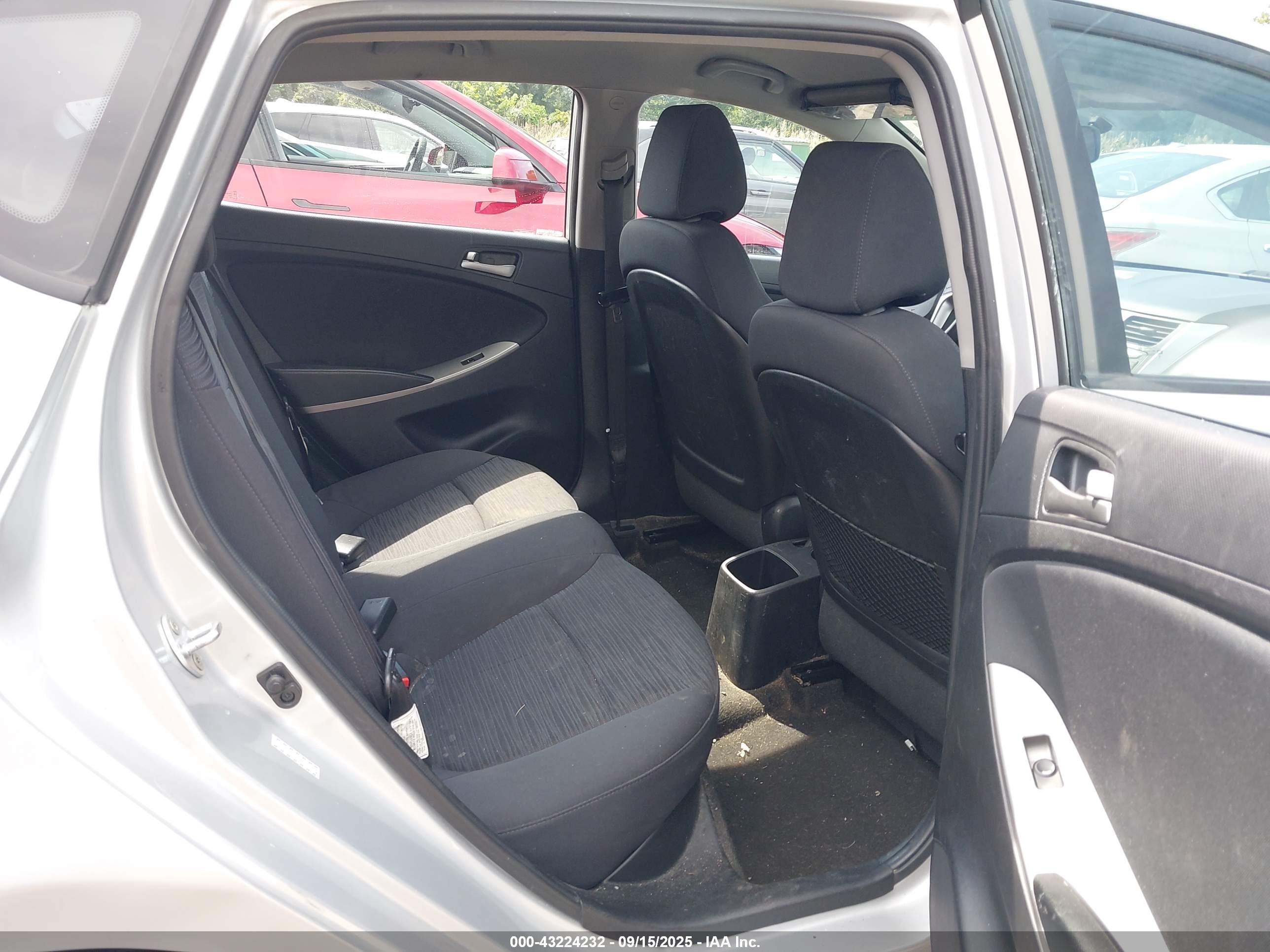 HYUNDAI ACCENT image 8