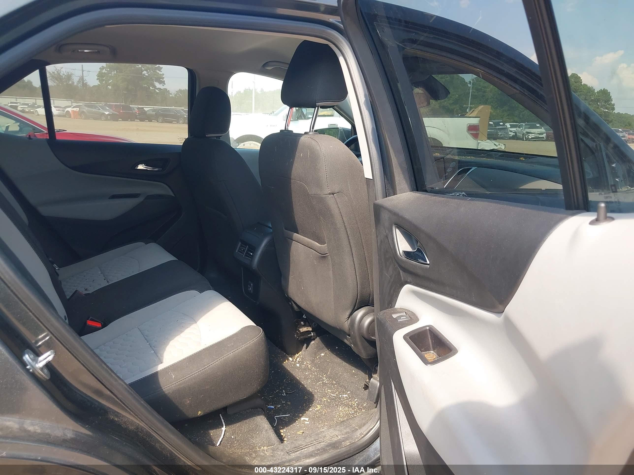 CHEVROLET EQUINOX image 8
