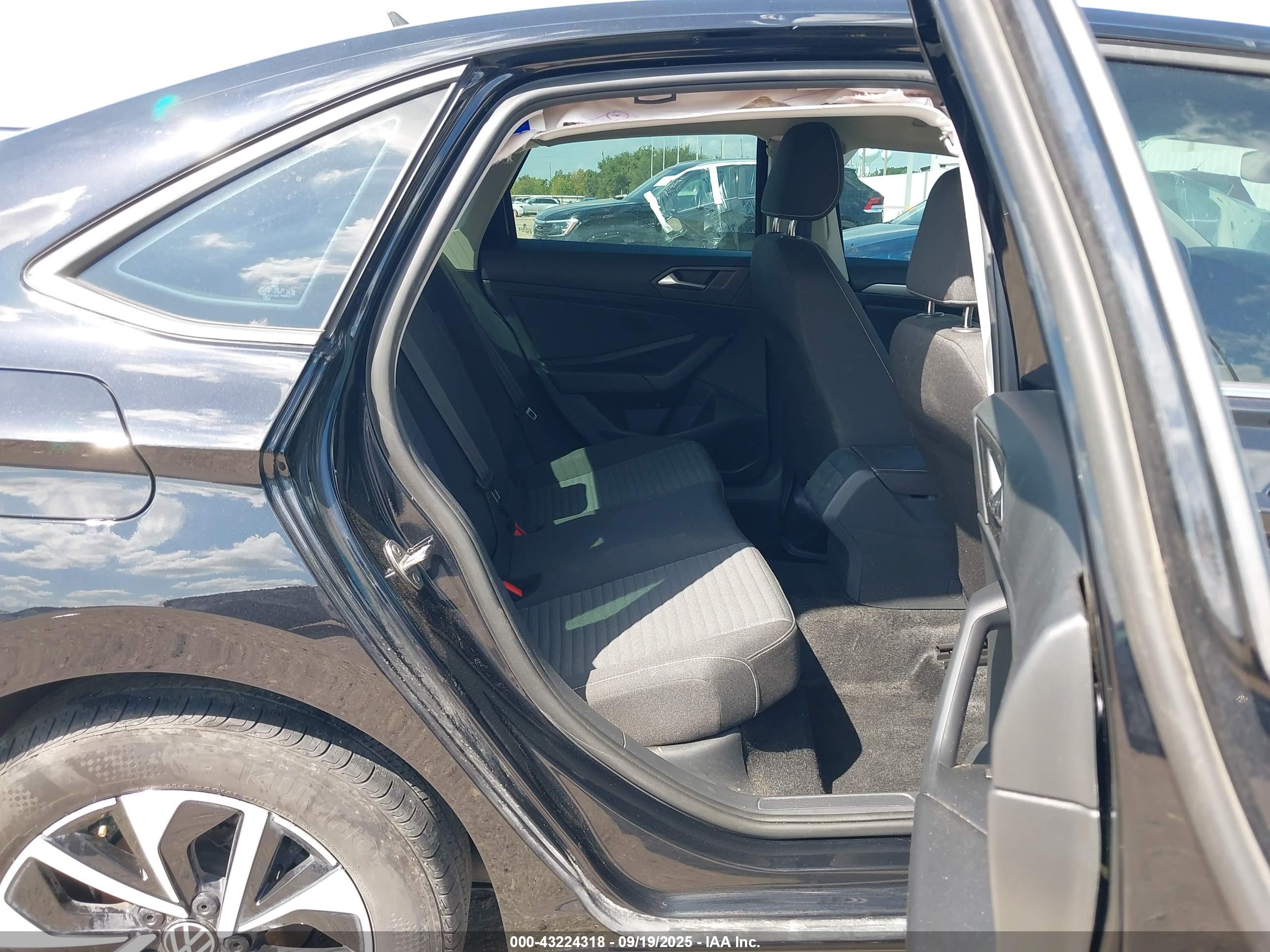 VOLKSWAGEN JETTA image 8