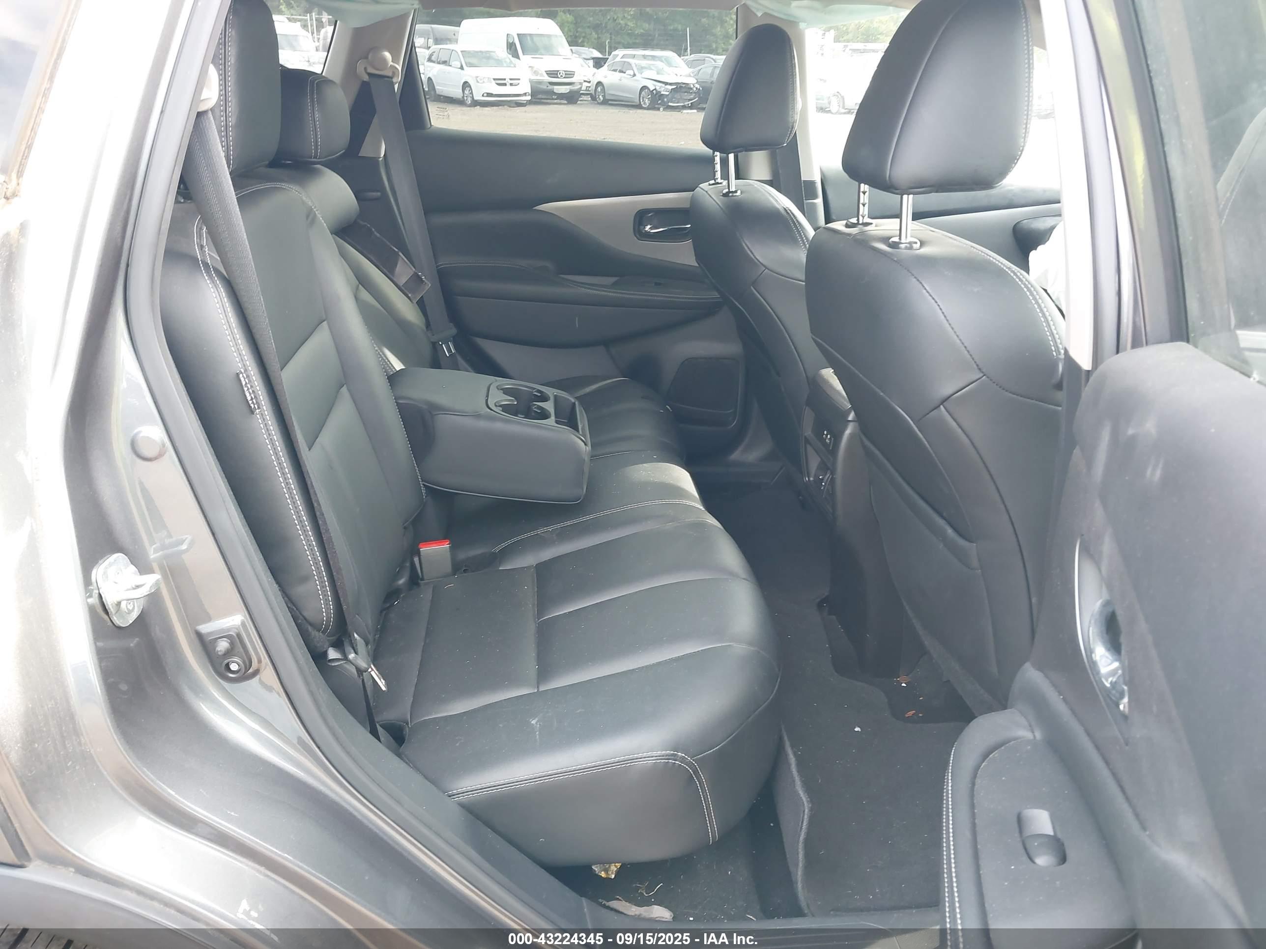 NISSAN MURANO image 8