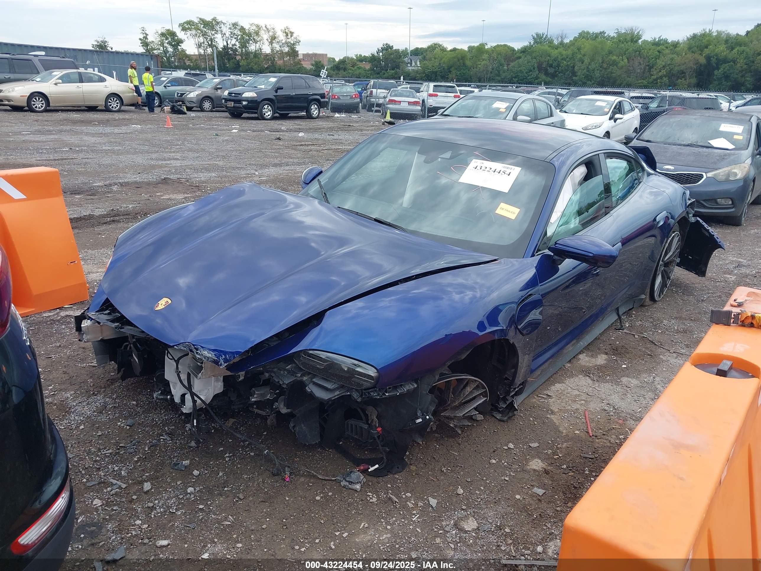 PORSCHE TAYCAN image 2