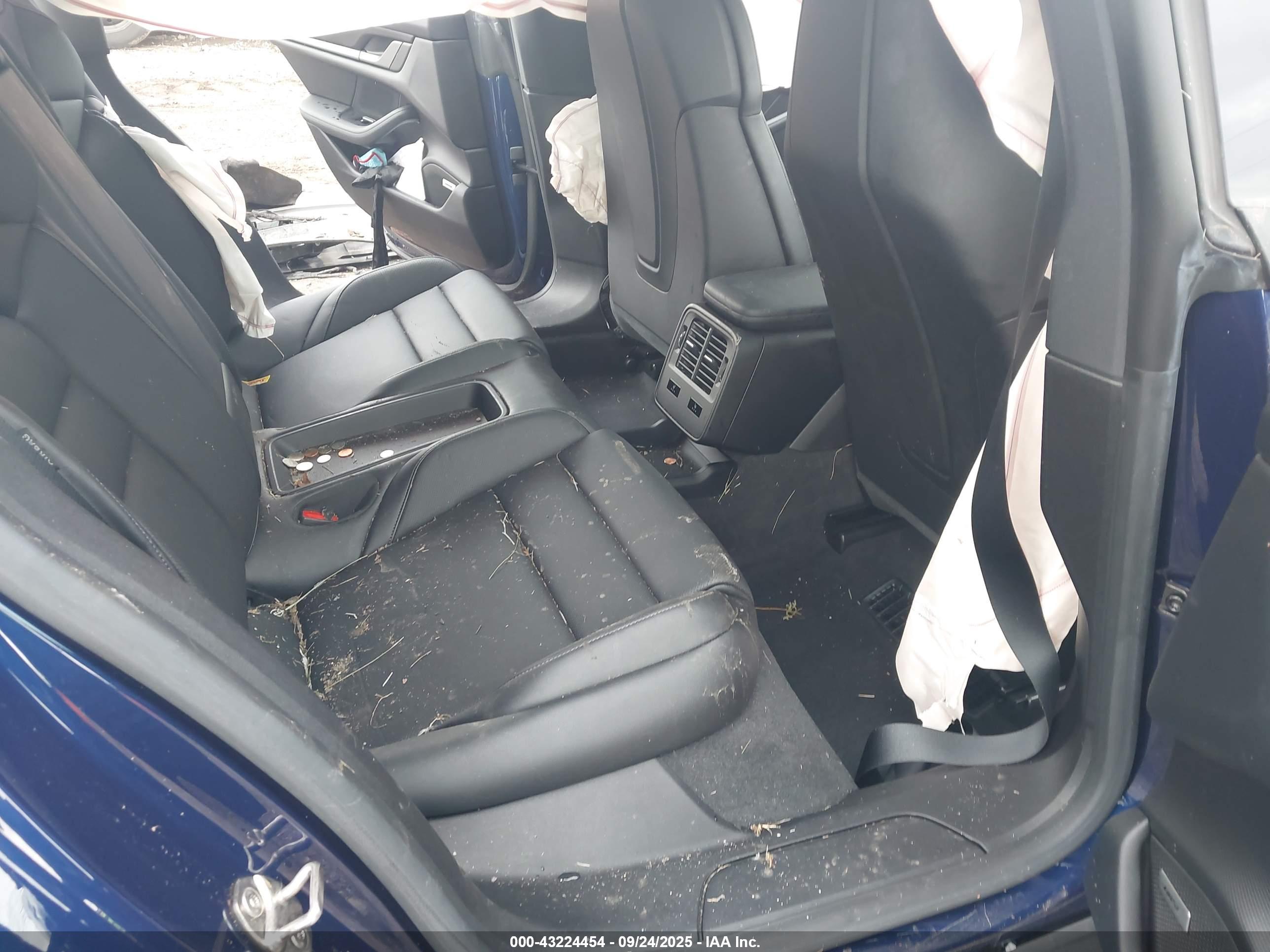 PORSCHE TAYCAN image 8