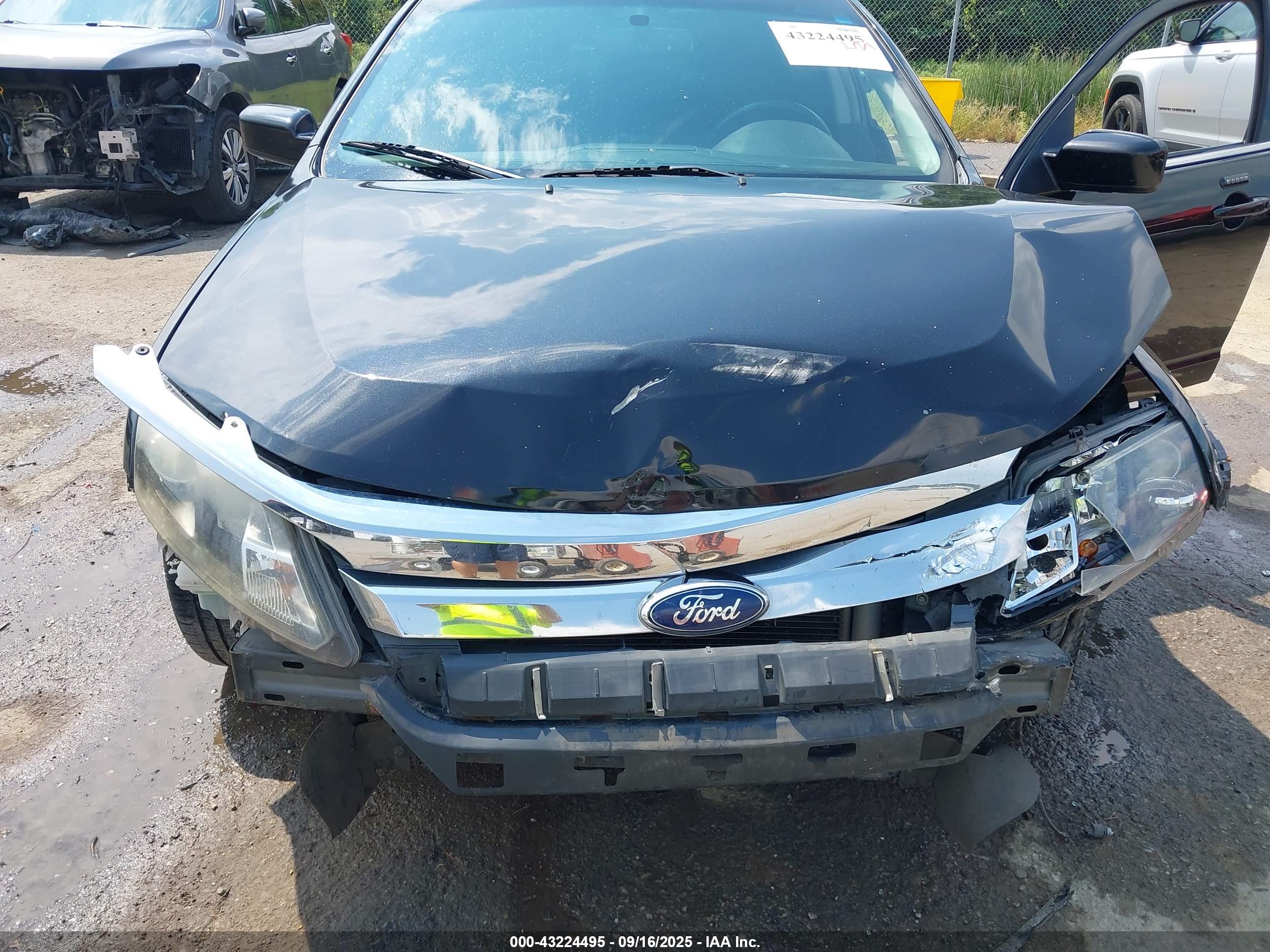 FORD FUSION image 10