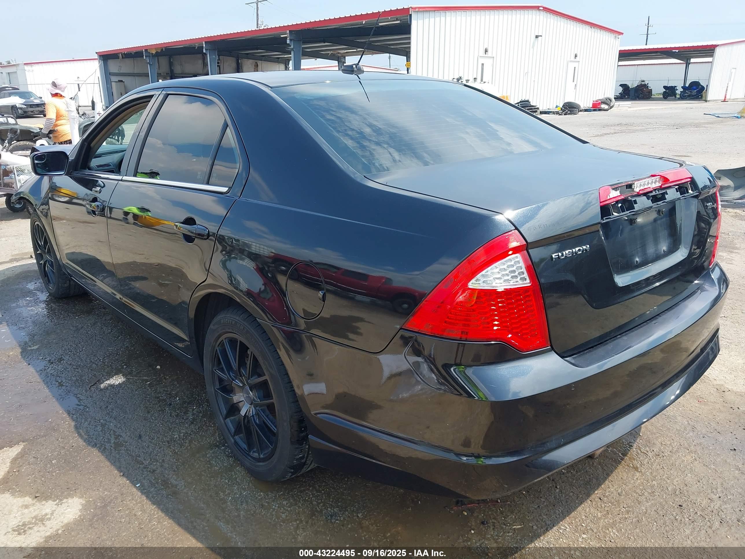 FORD FUSION image 3