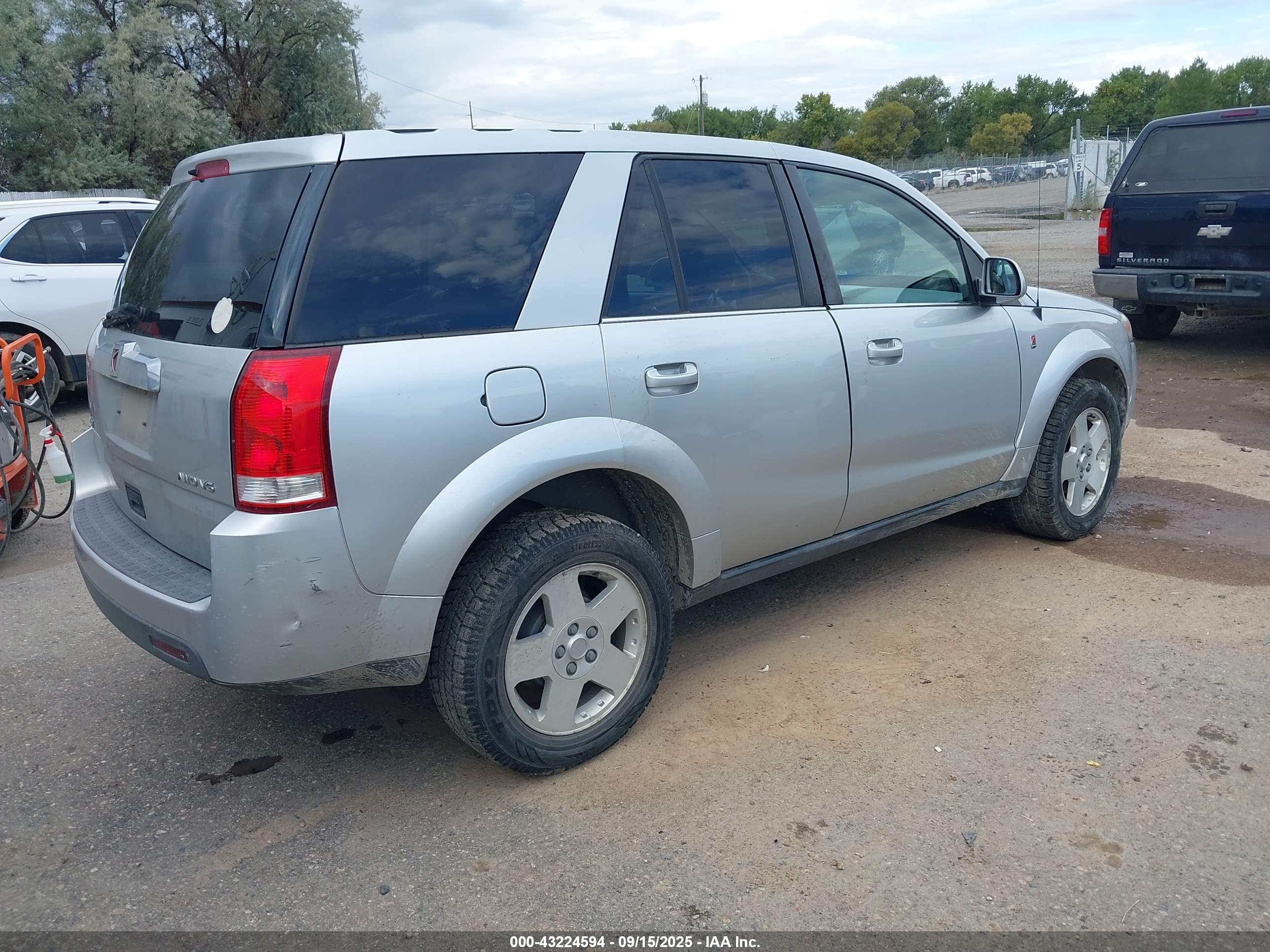 SATURN VUE image 4
