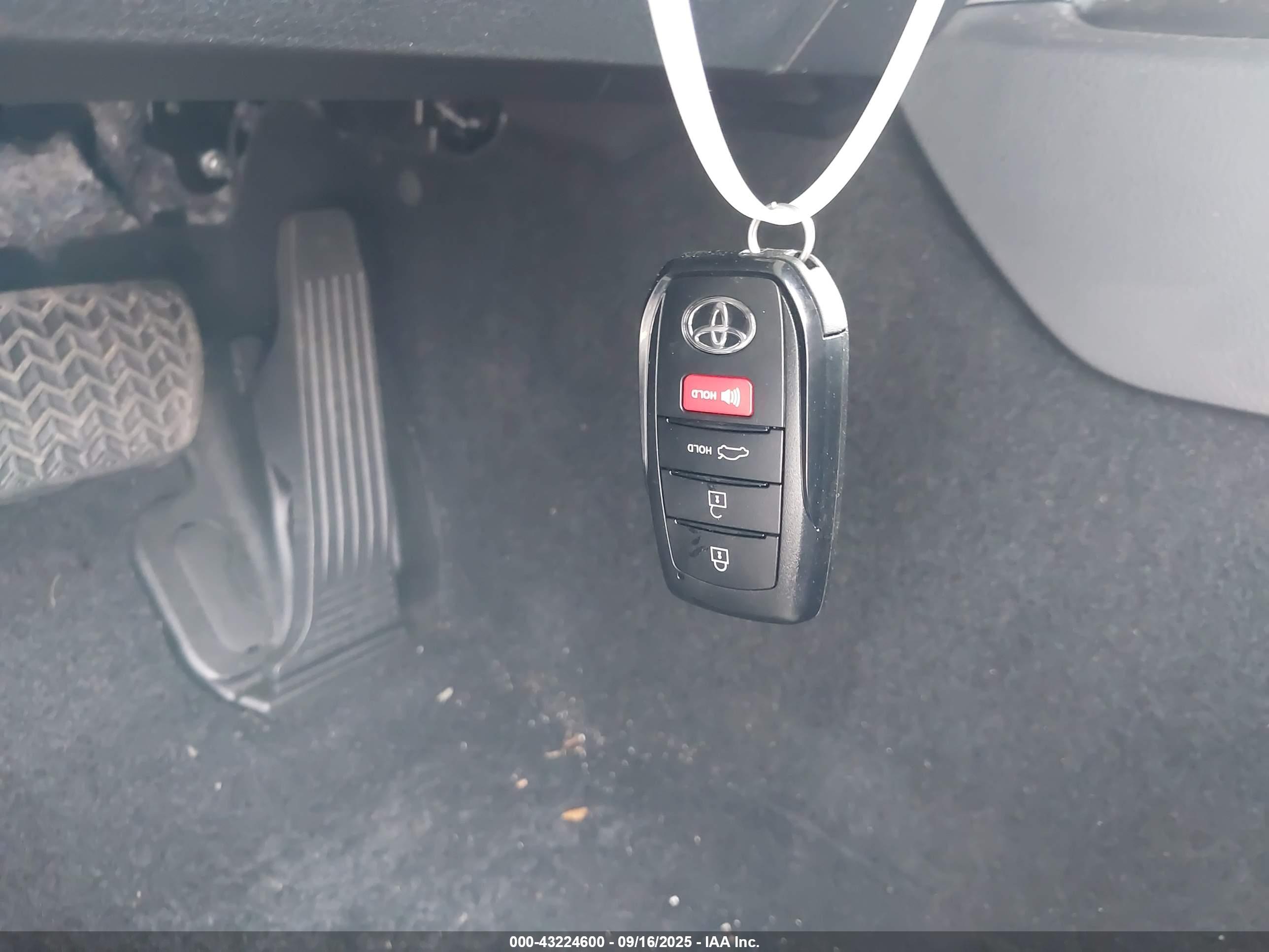 TOYOTA CAMRY image 11