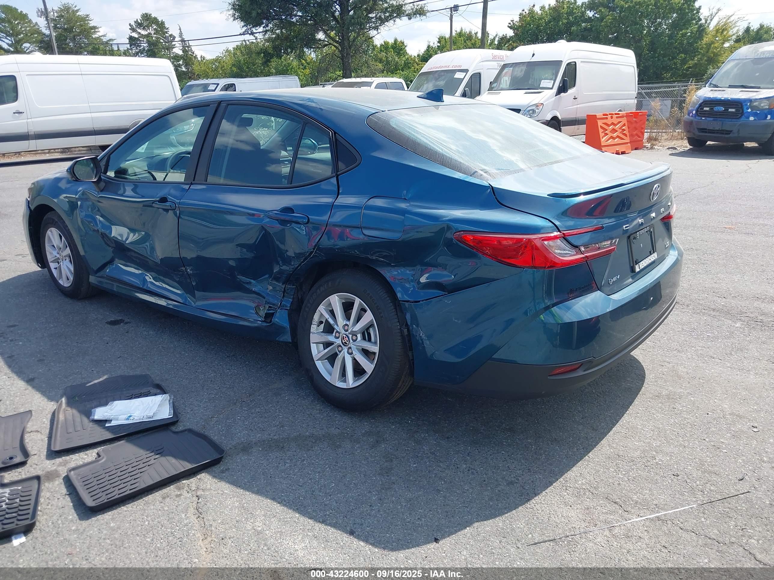 TOYOTA CAMRY image 3