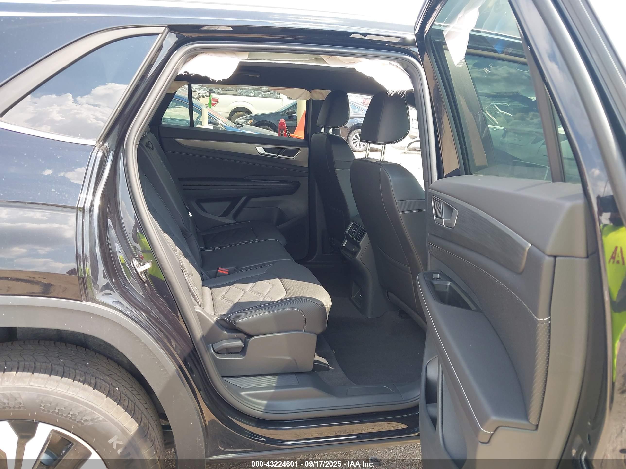 VOLKSWAGEN ATLAS image 8