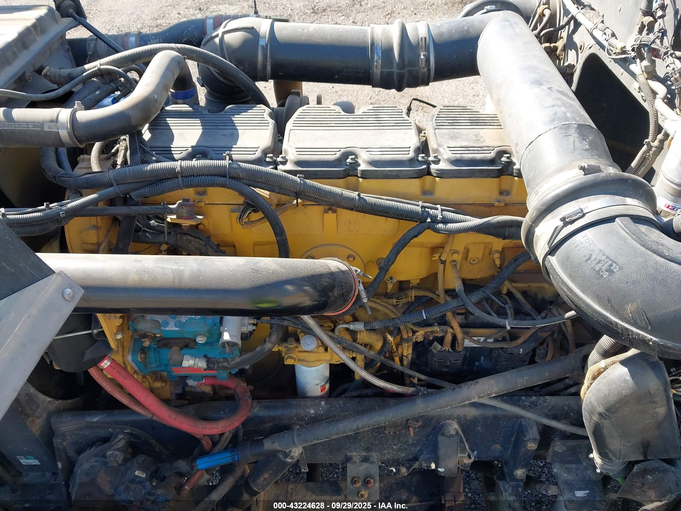 PETERBILT 379 image 10