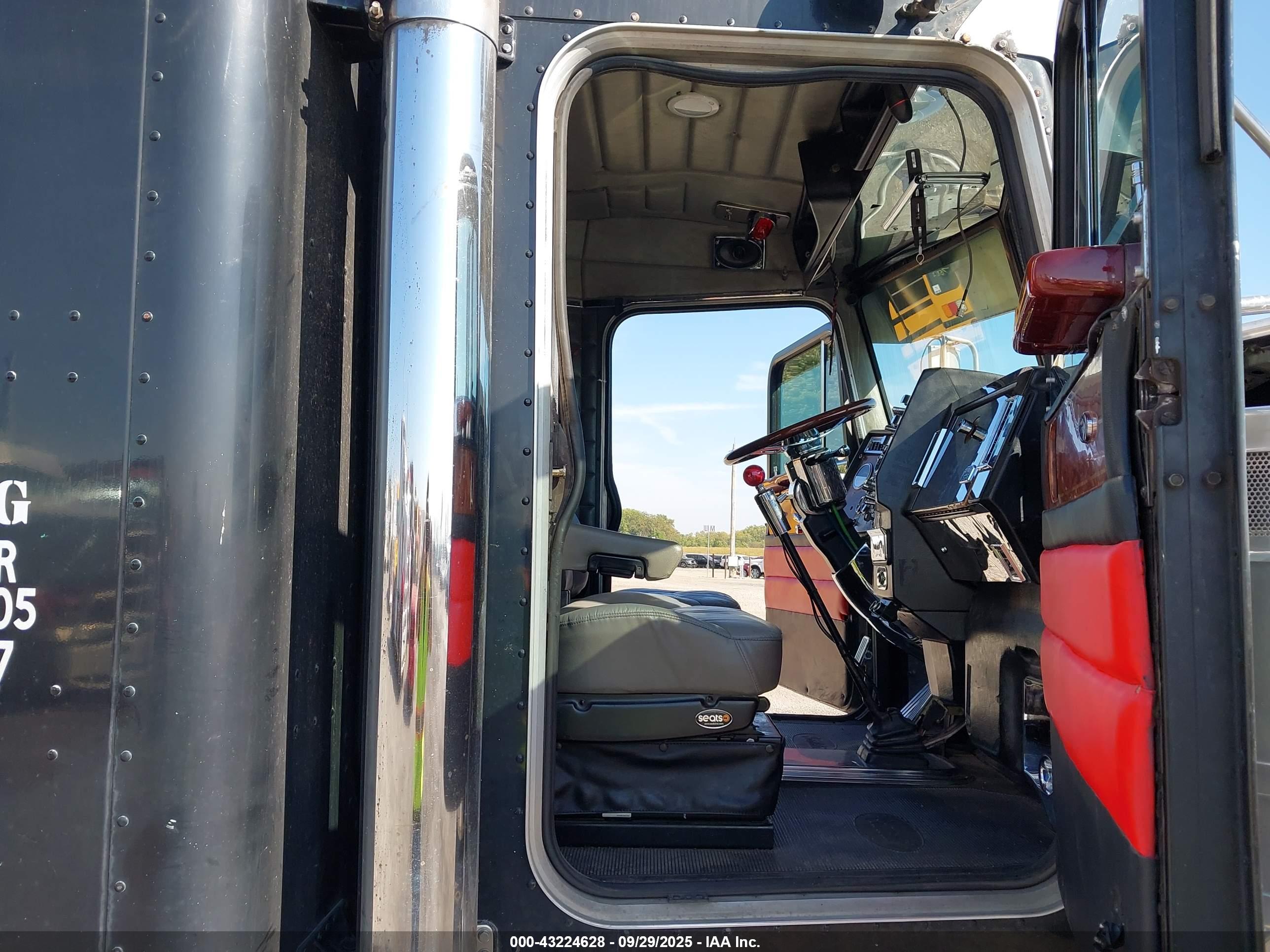 PETERBILT 379 image 7