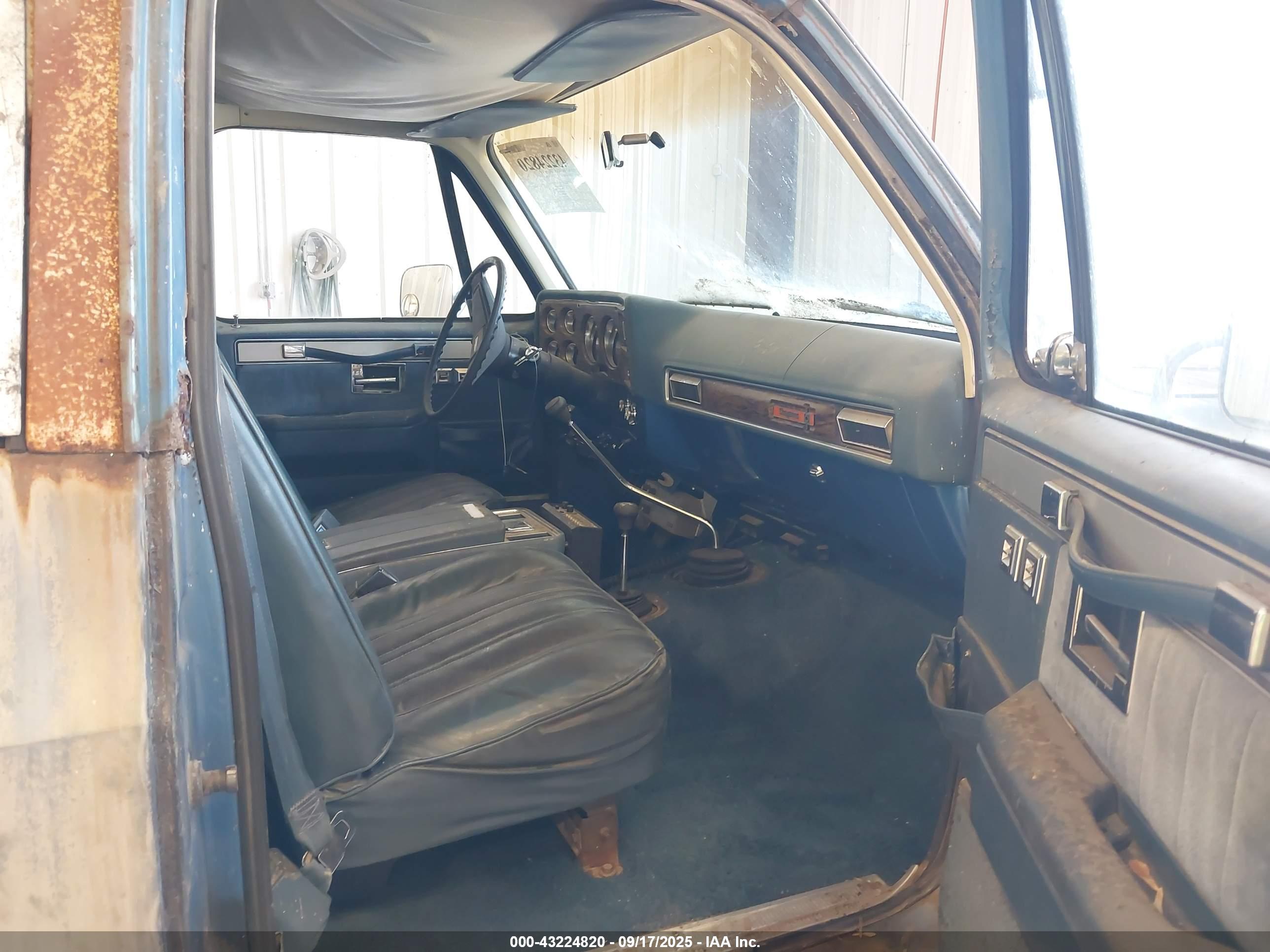 CHEVROLET BLAZER image 5