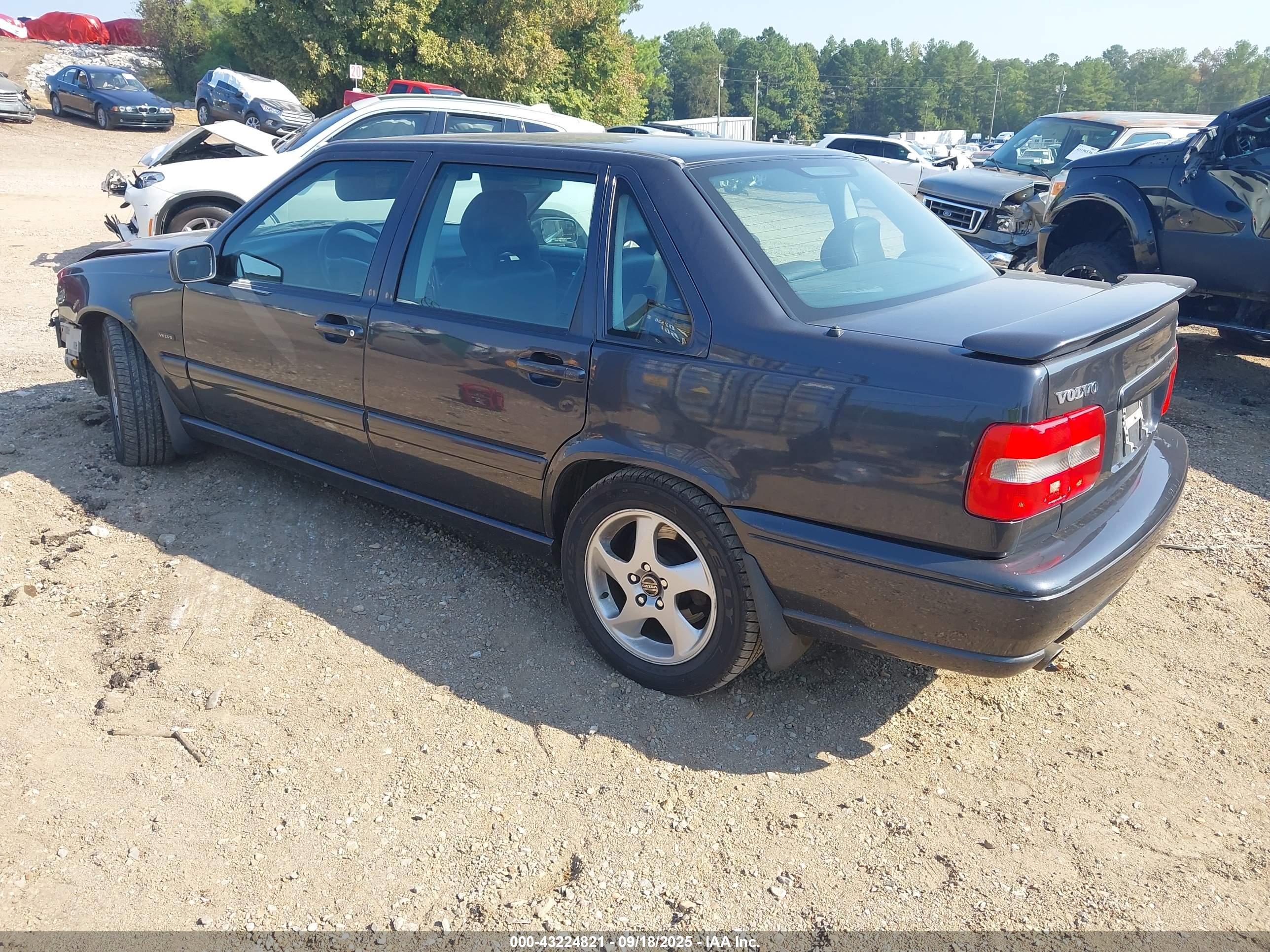 VOLVO S70 image 3