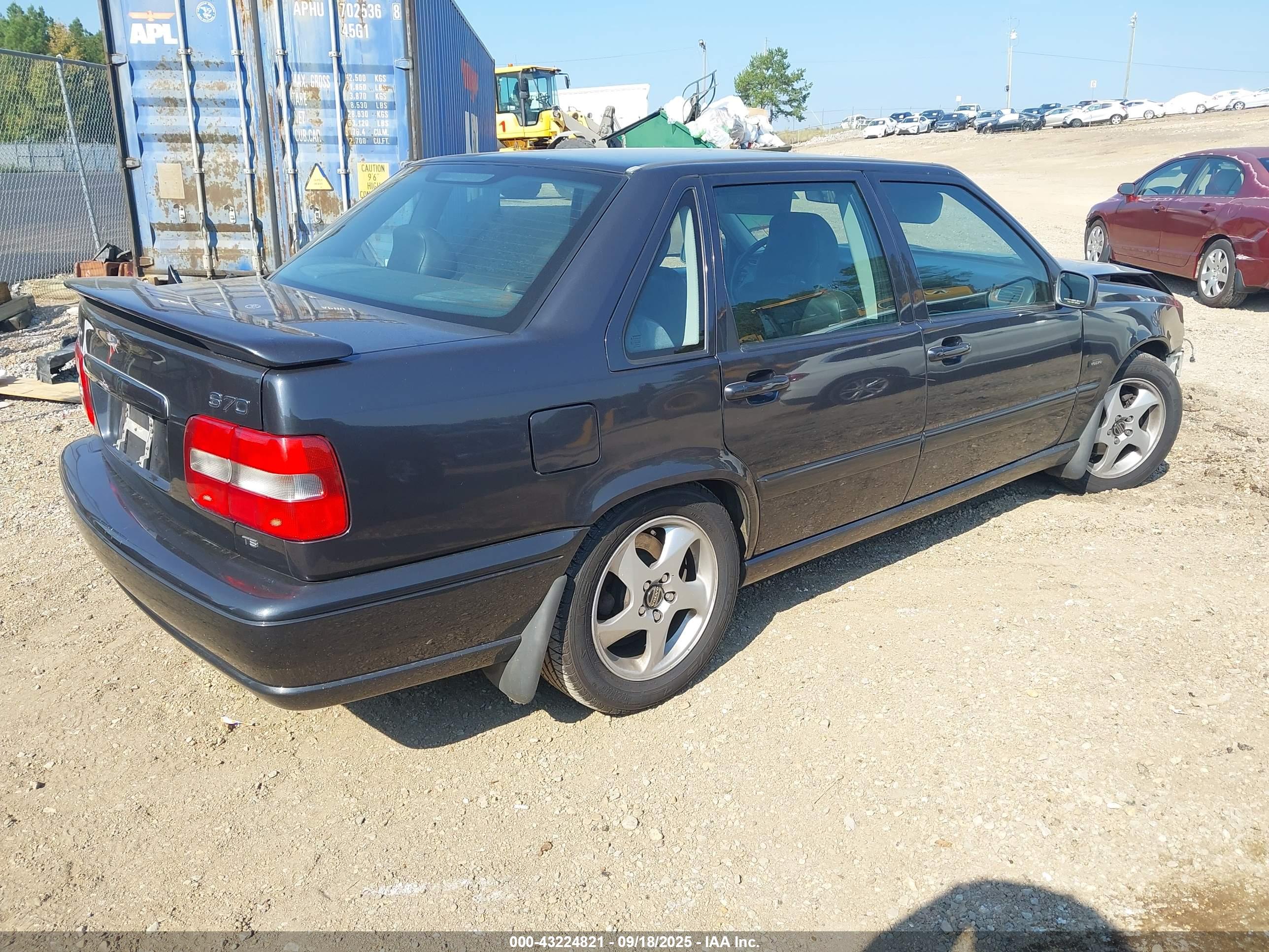 VOLVO S70 image 4