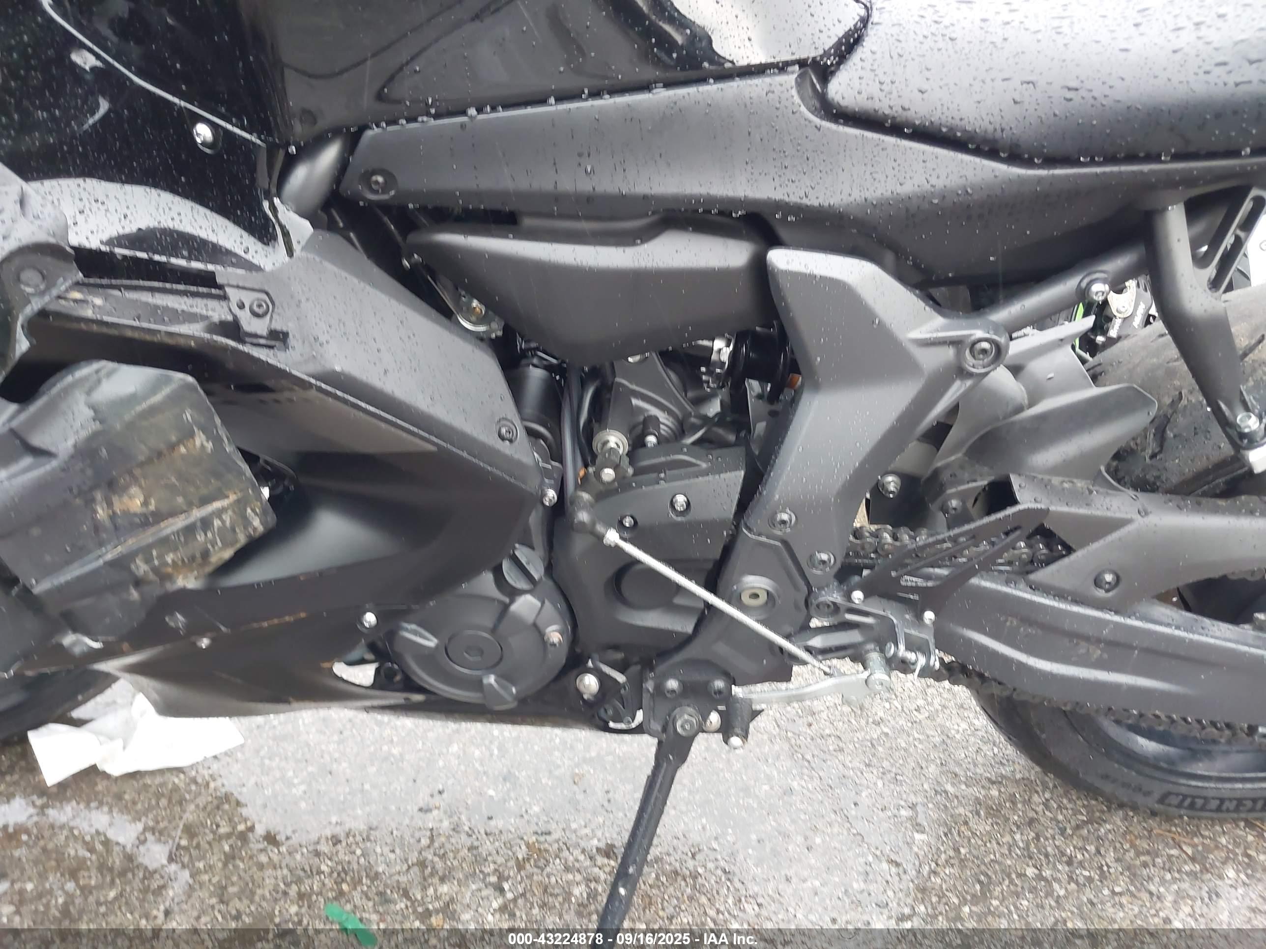 YAMAHA YZFR7 image 9