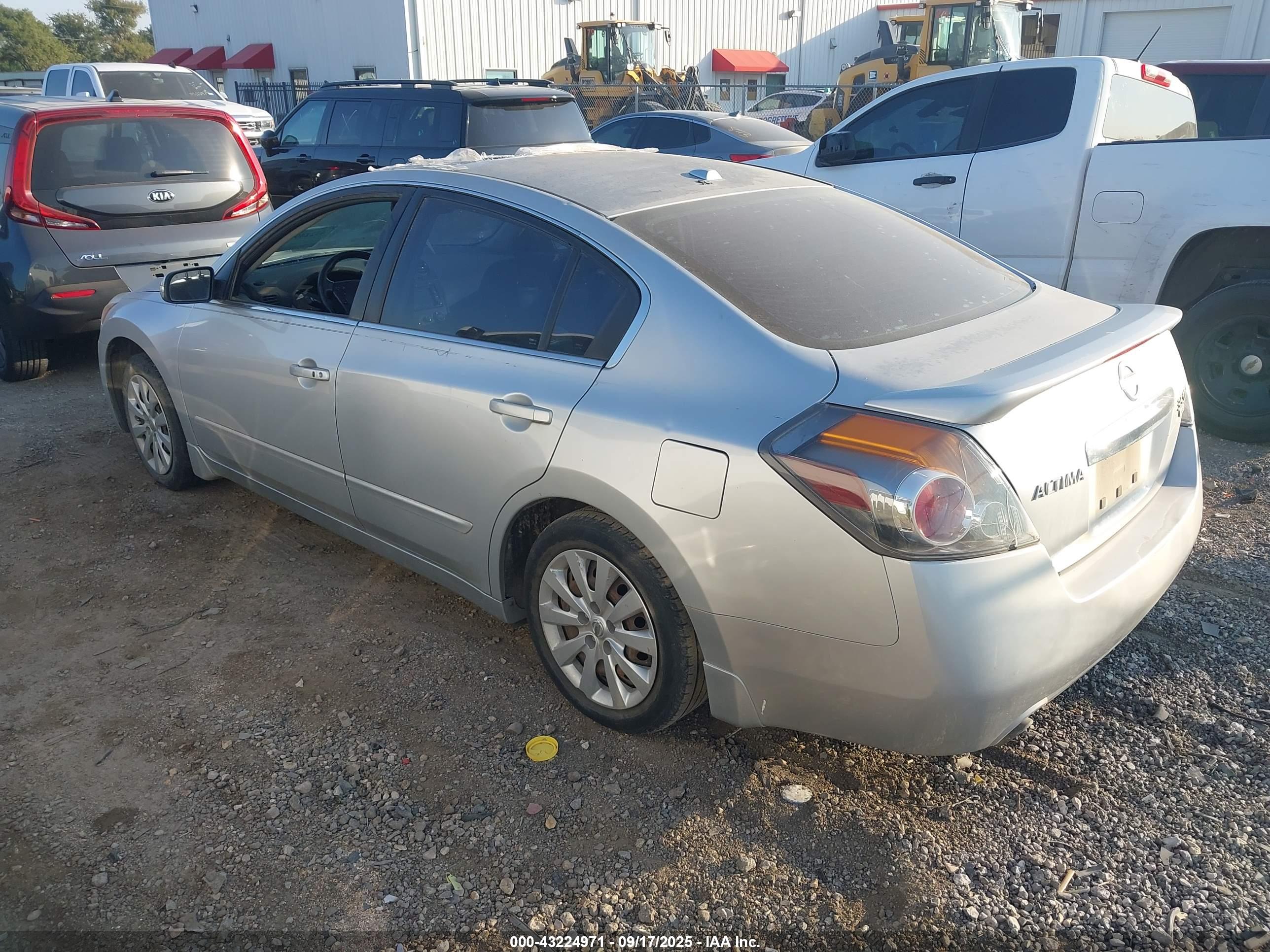 NISSAN ALTIMA image 3
