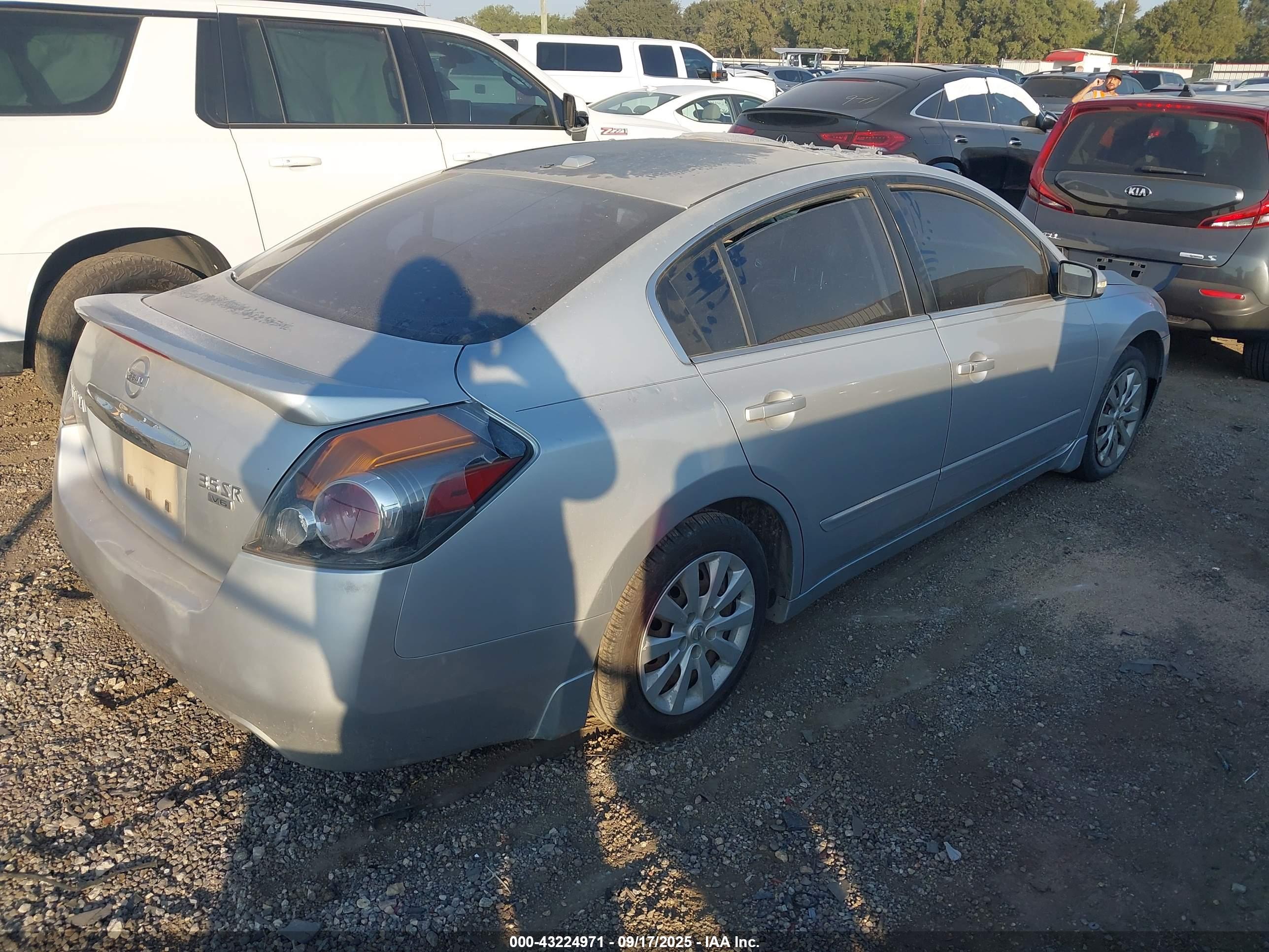 NISSAN ALTIMA image 4