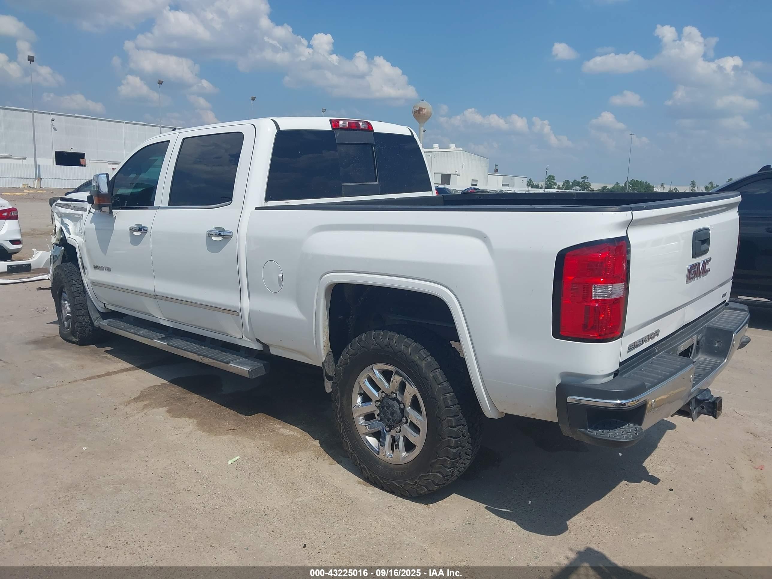 GMC SIERRA image 3