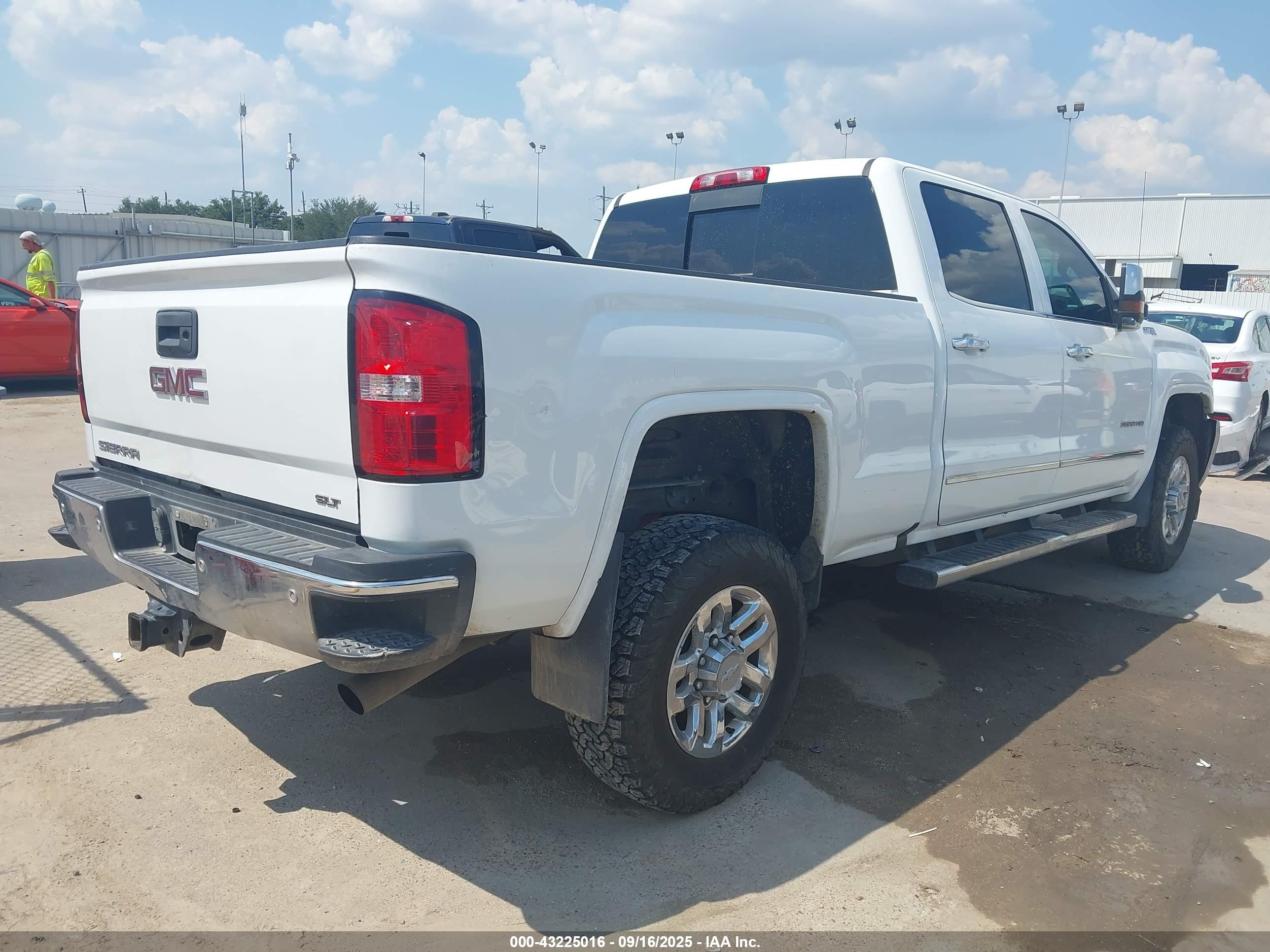 GMC SIERRA image 4
