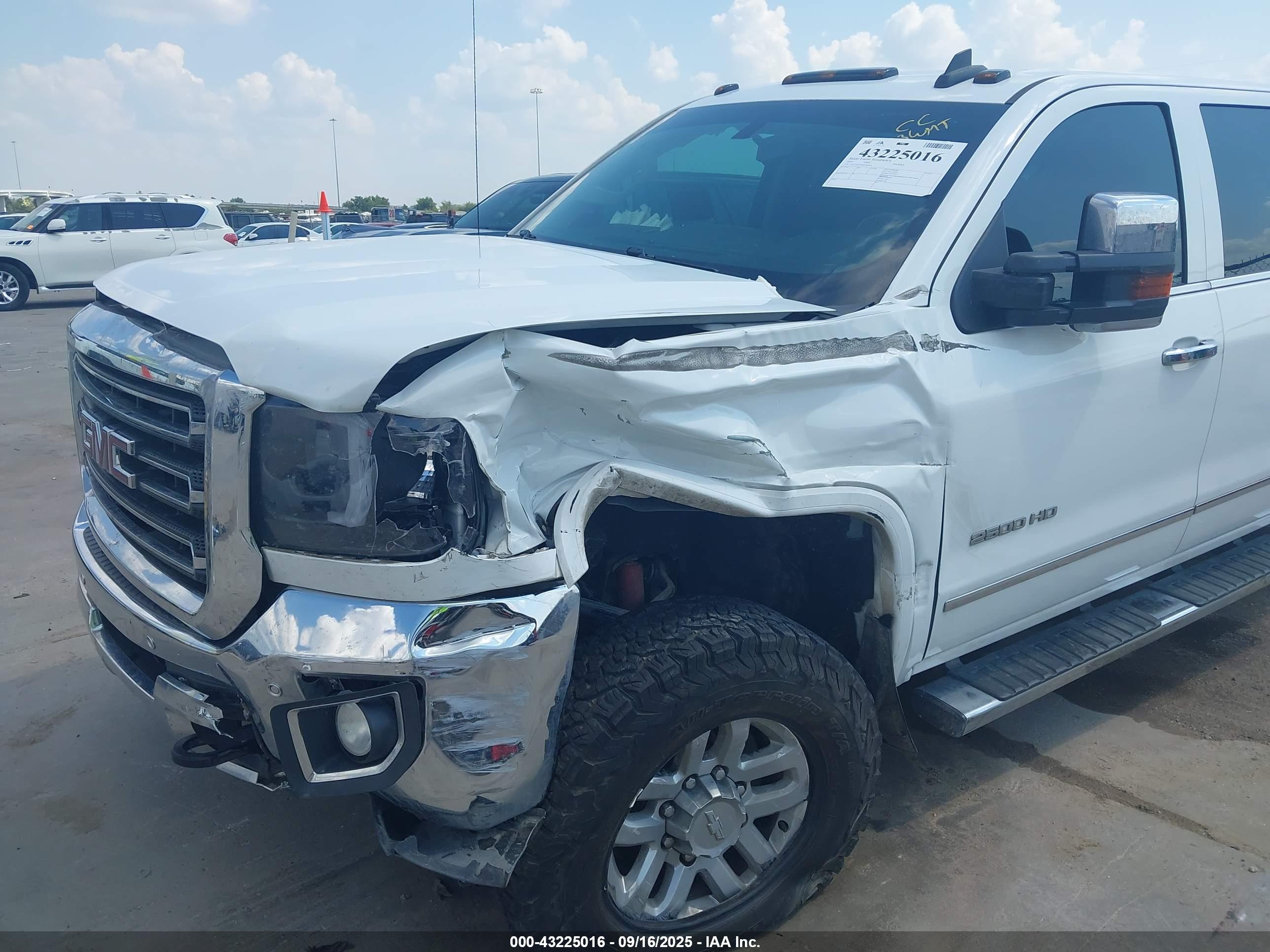 GMC SIERRA image 6