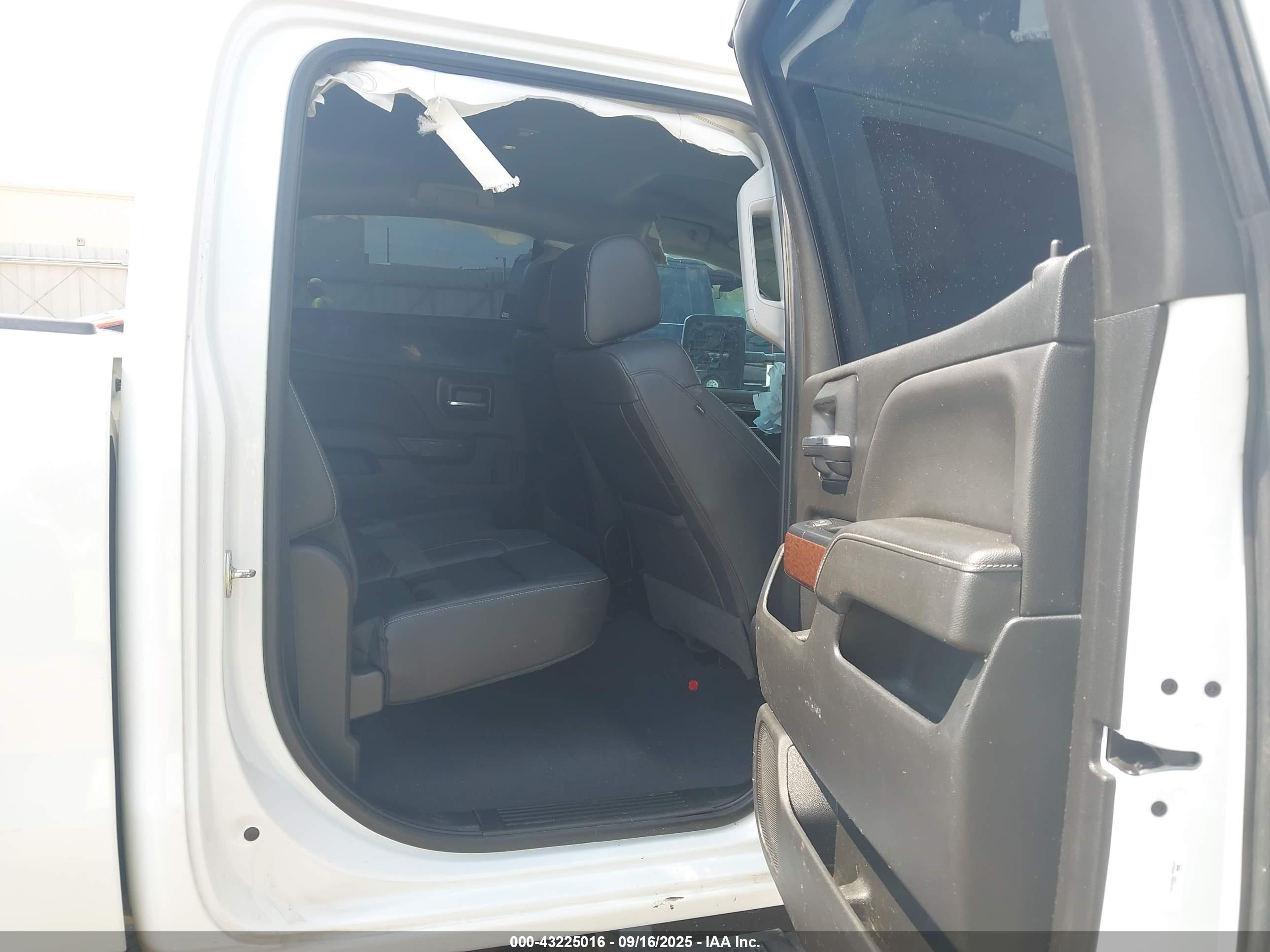 GMC SIERRA image 8