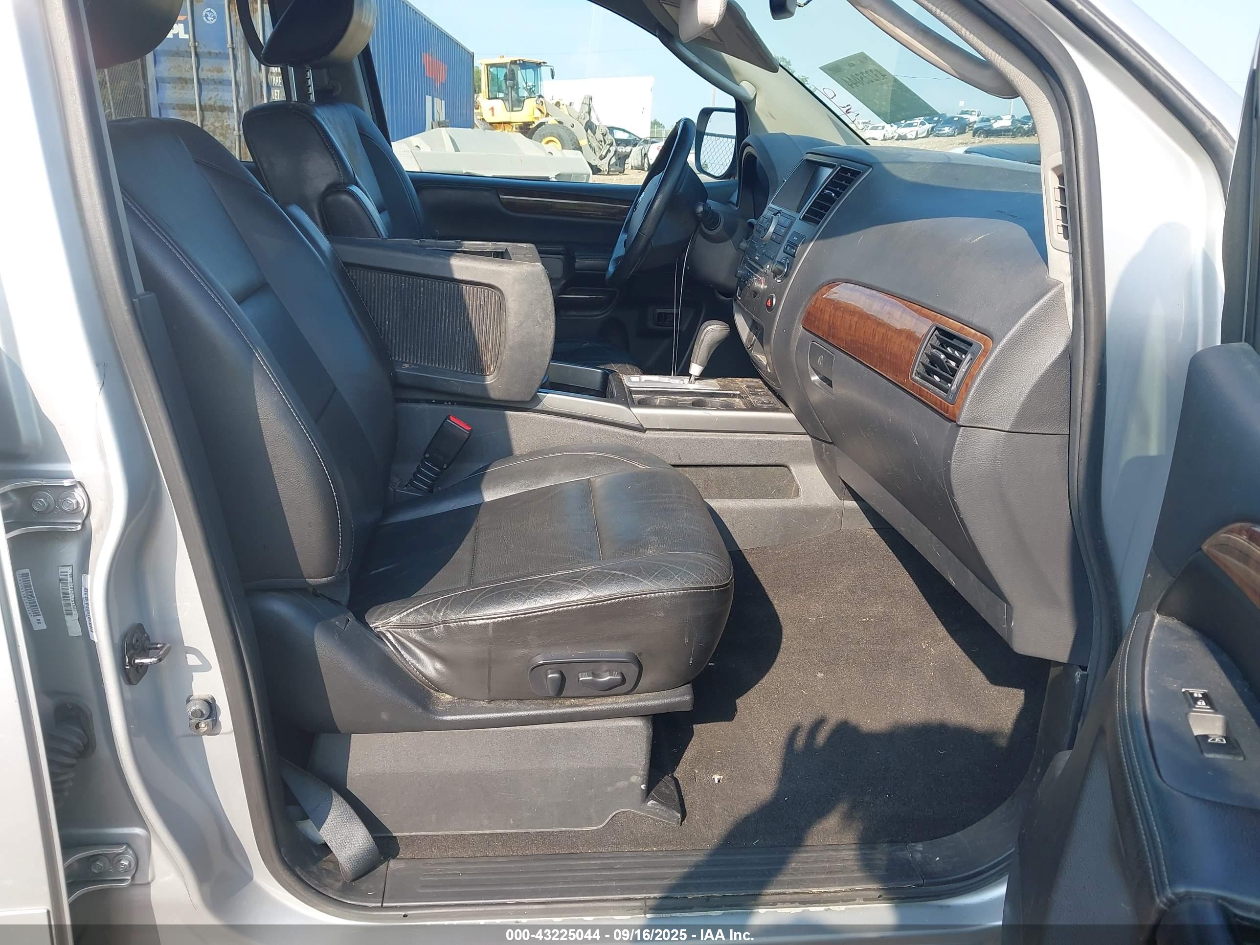 NISSAN ARMADA image 5