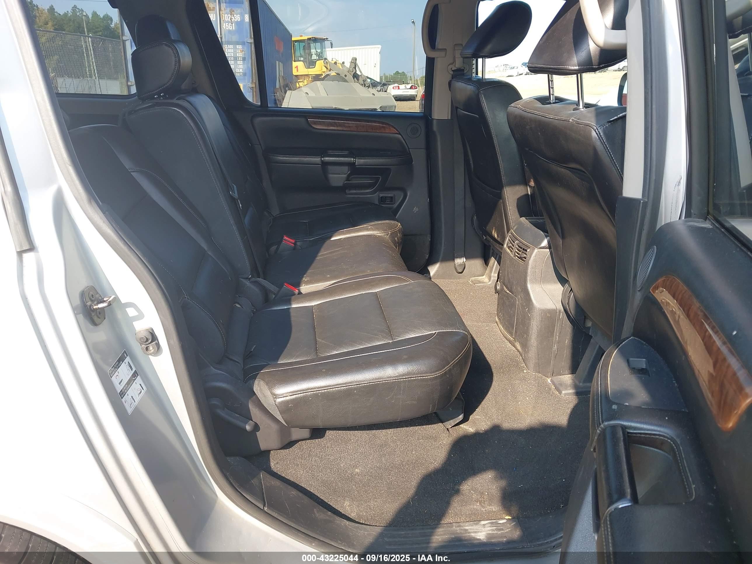 NISSAN ARMADA image 8