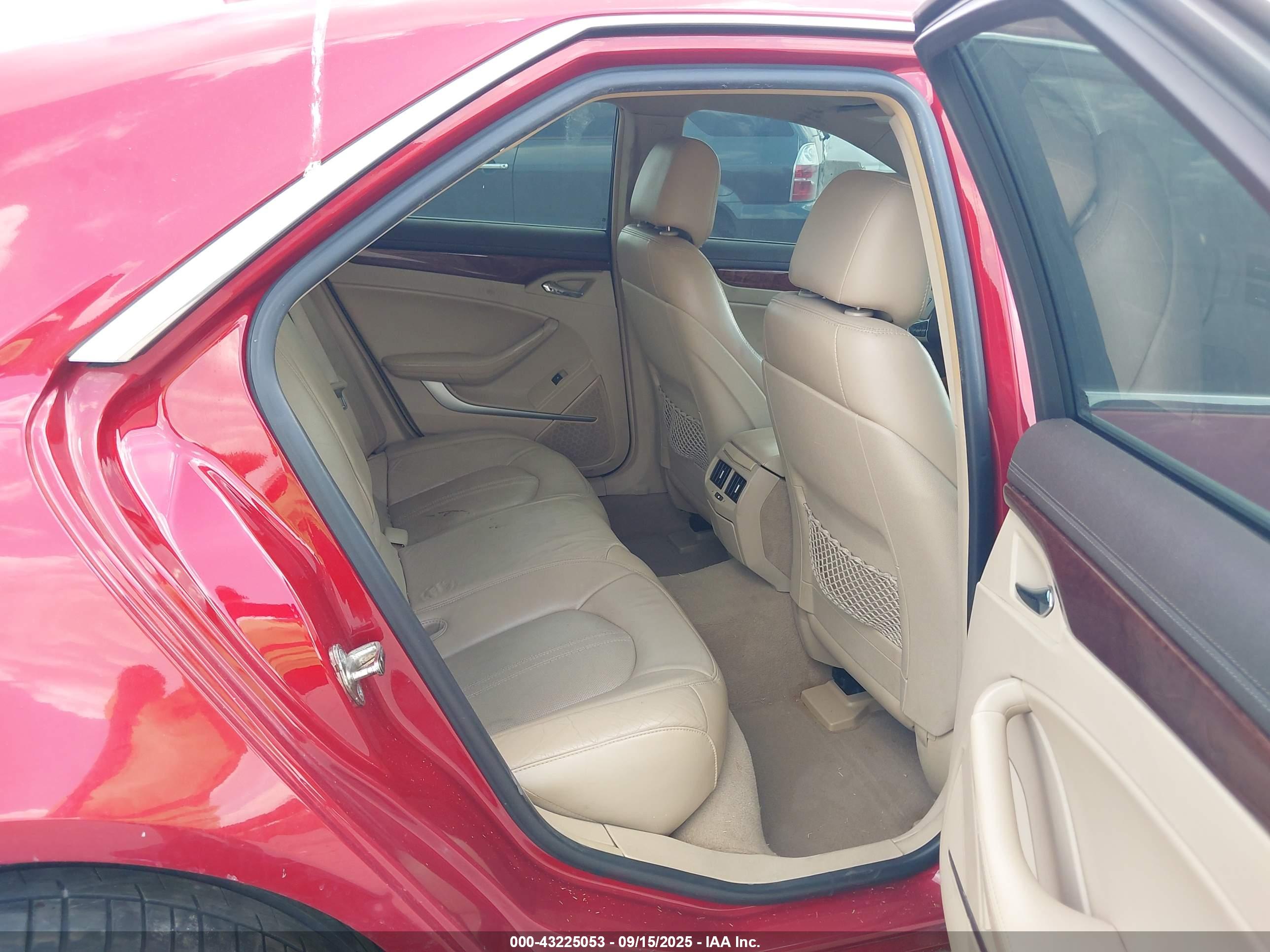CADILLAC CTS image 8