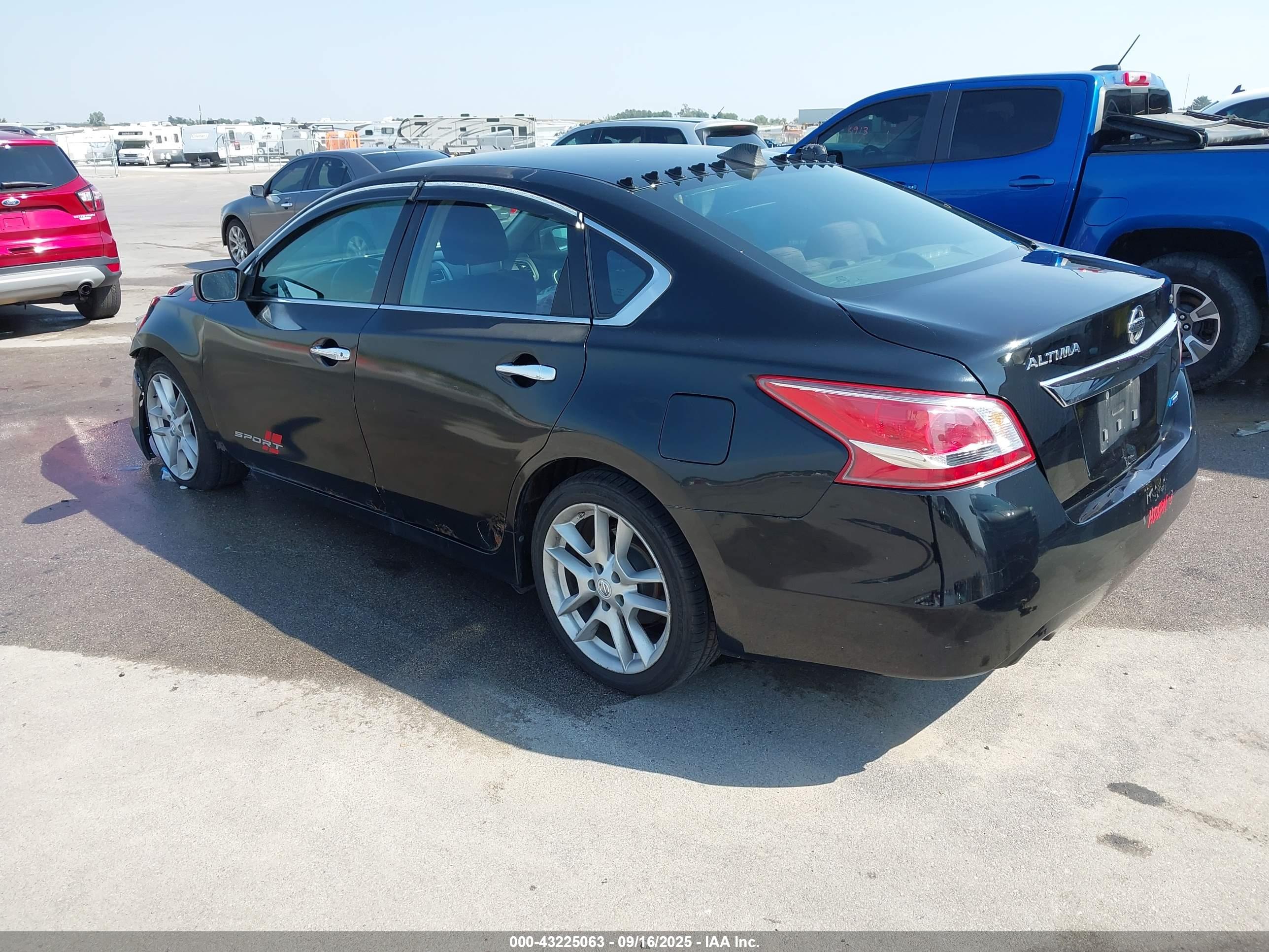 NISSAN ALTIMA image 3