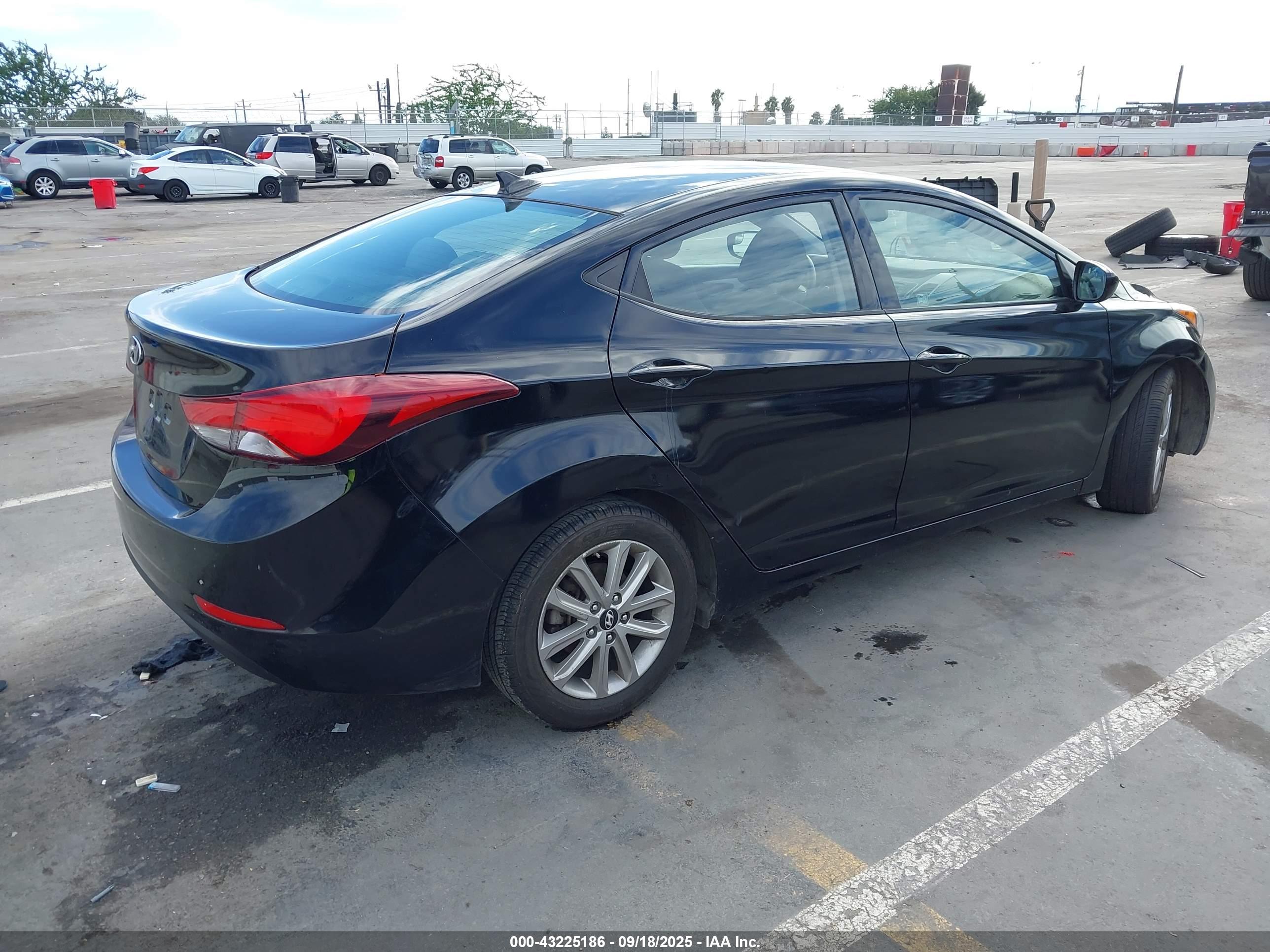 HYUNDAI ELANTRA image 4
