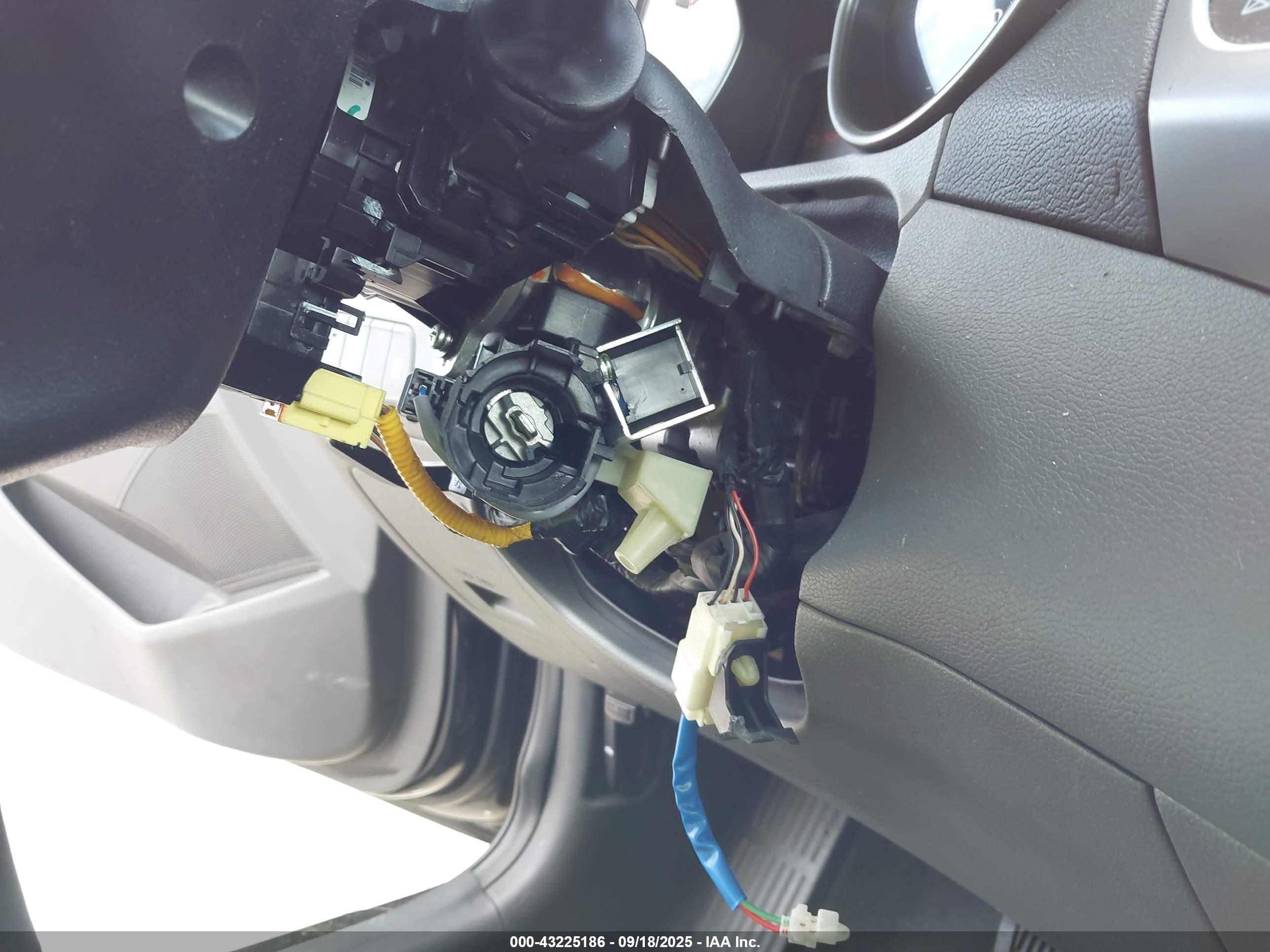 HYUNDAI ELANTRA image 6
