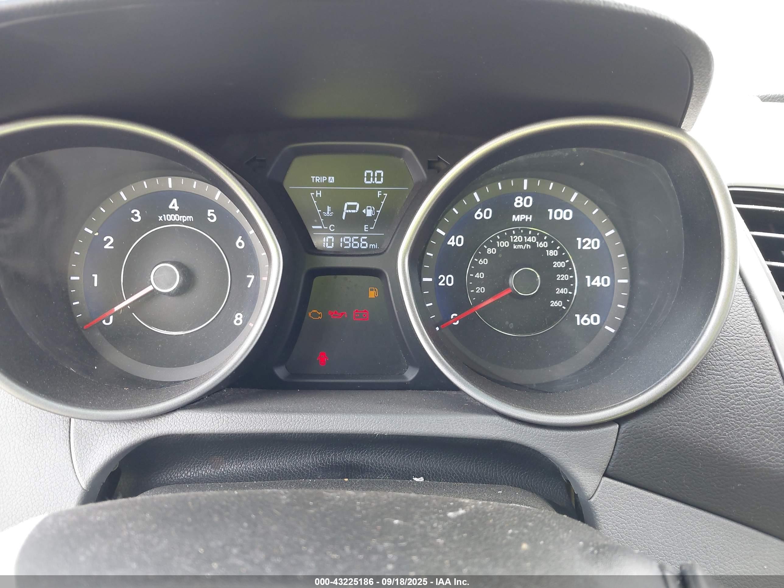 HYUNDAI ELANTRA image 7