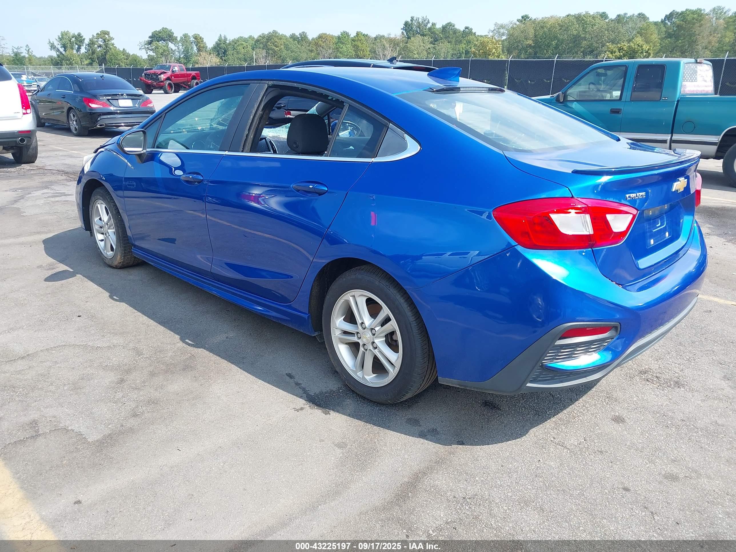CHEVROLET CRUZE image 3
