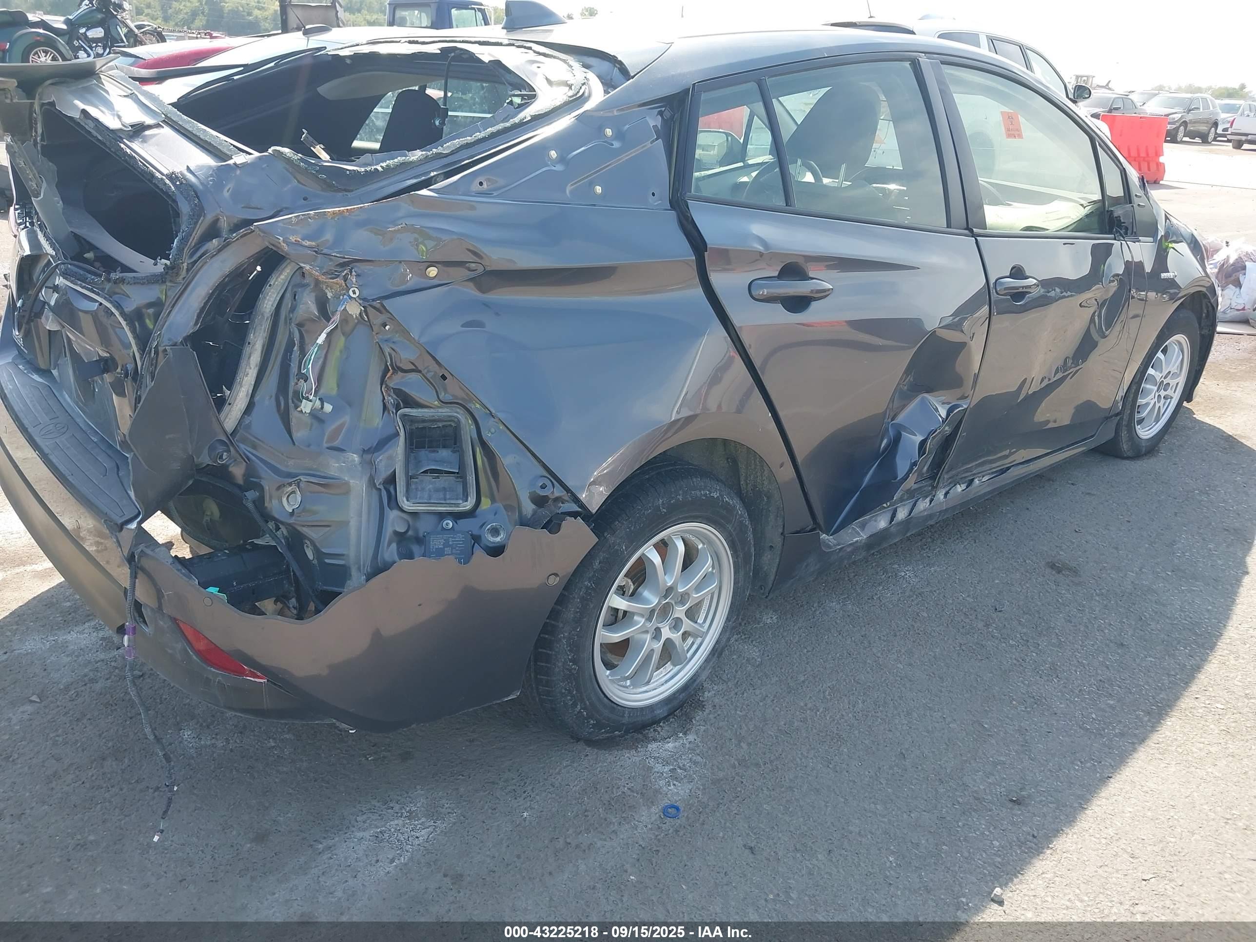 TOYOTA PRIUS image 6