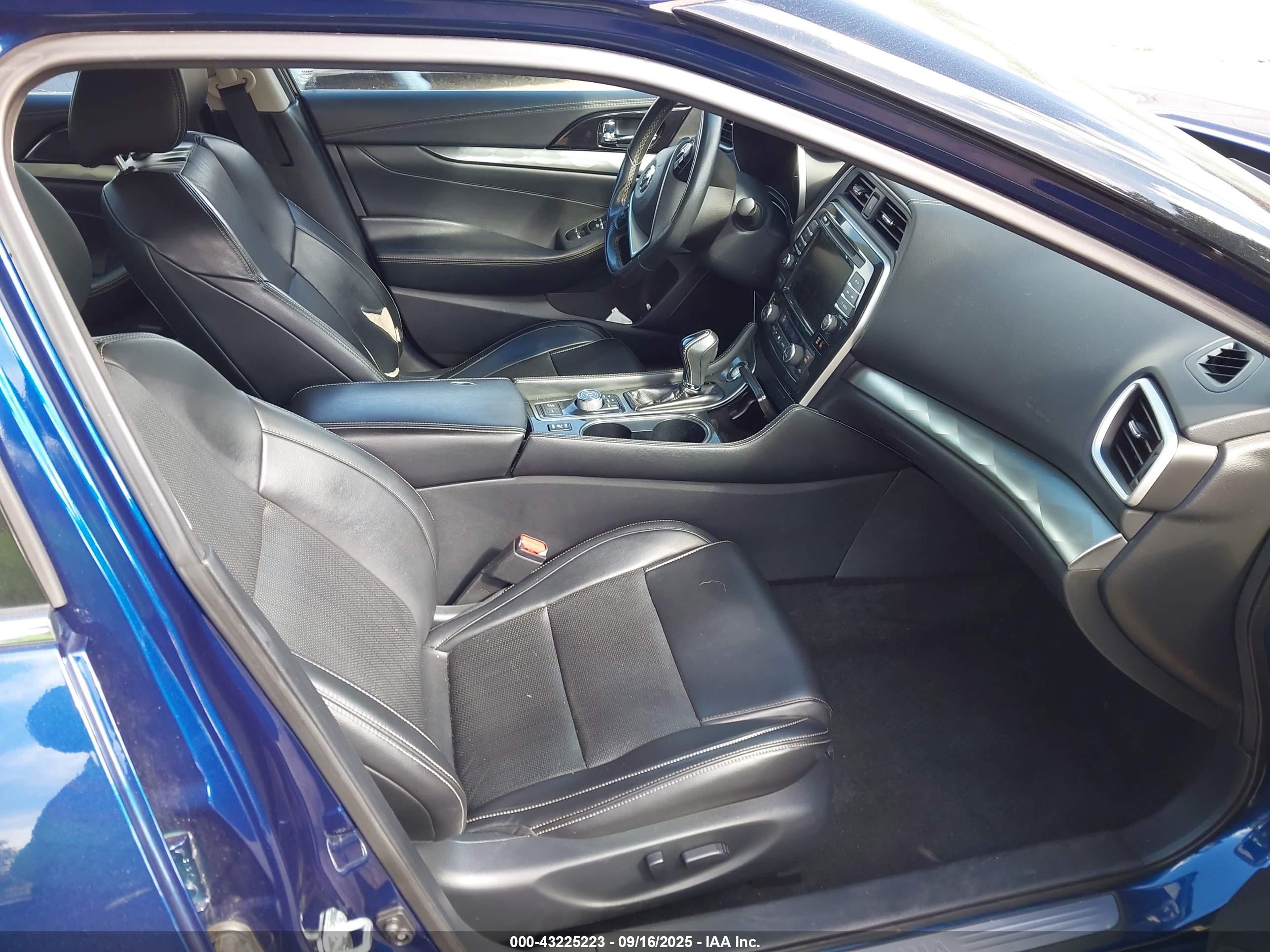 NISSAN MAXIMA image 5