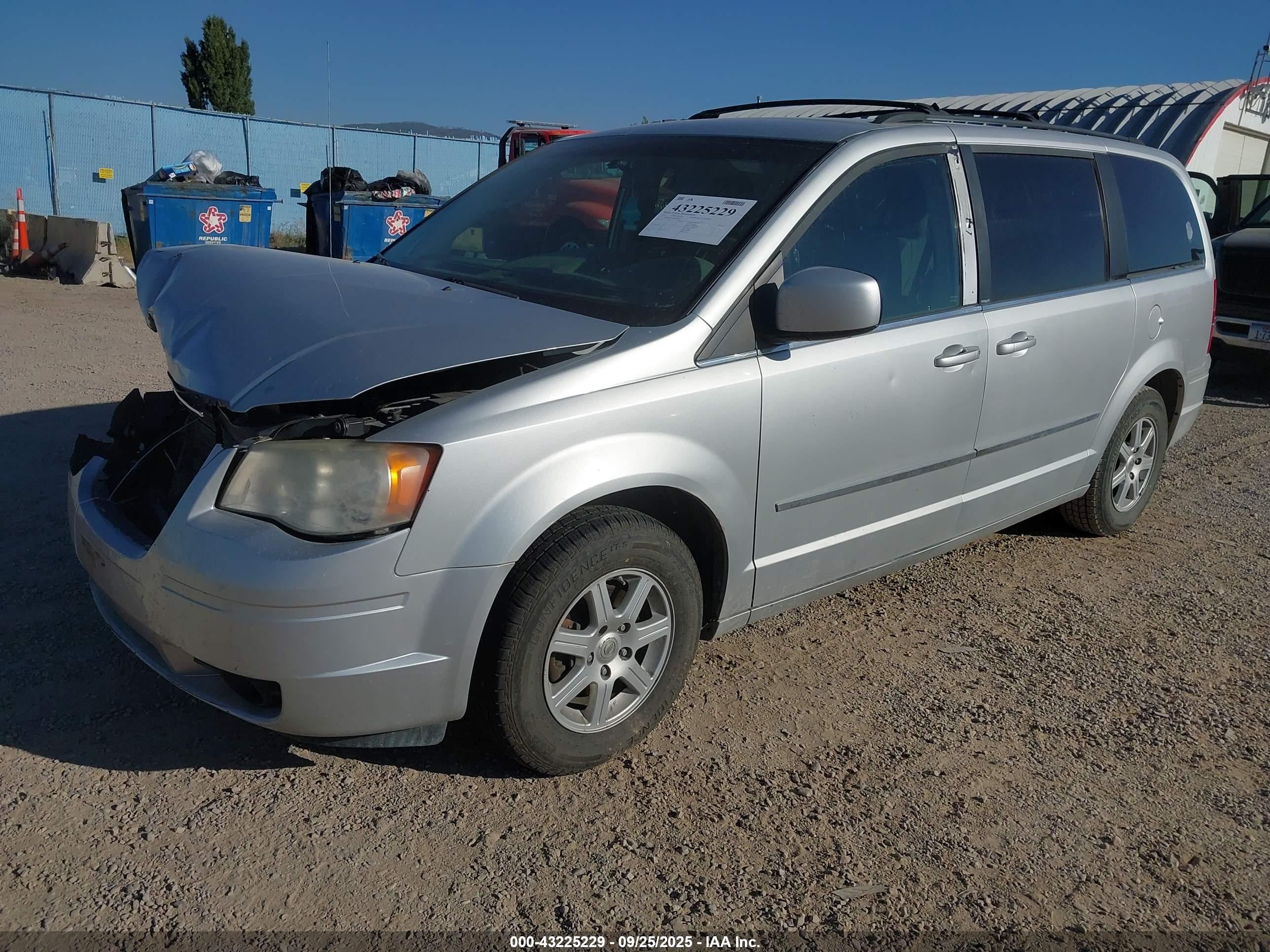 CHRYSLER TOWN image 2