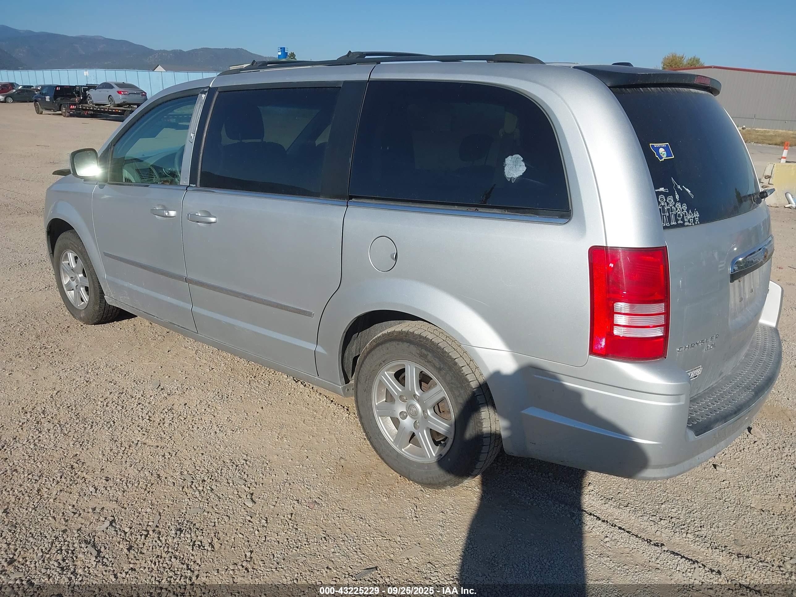 CHRYSLER TOWN image 3