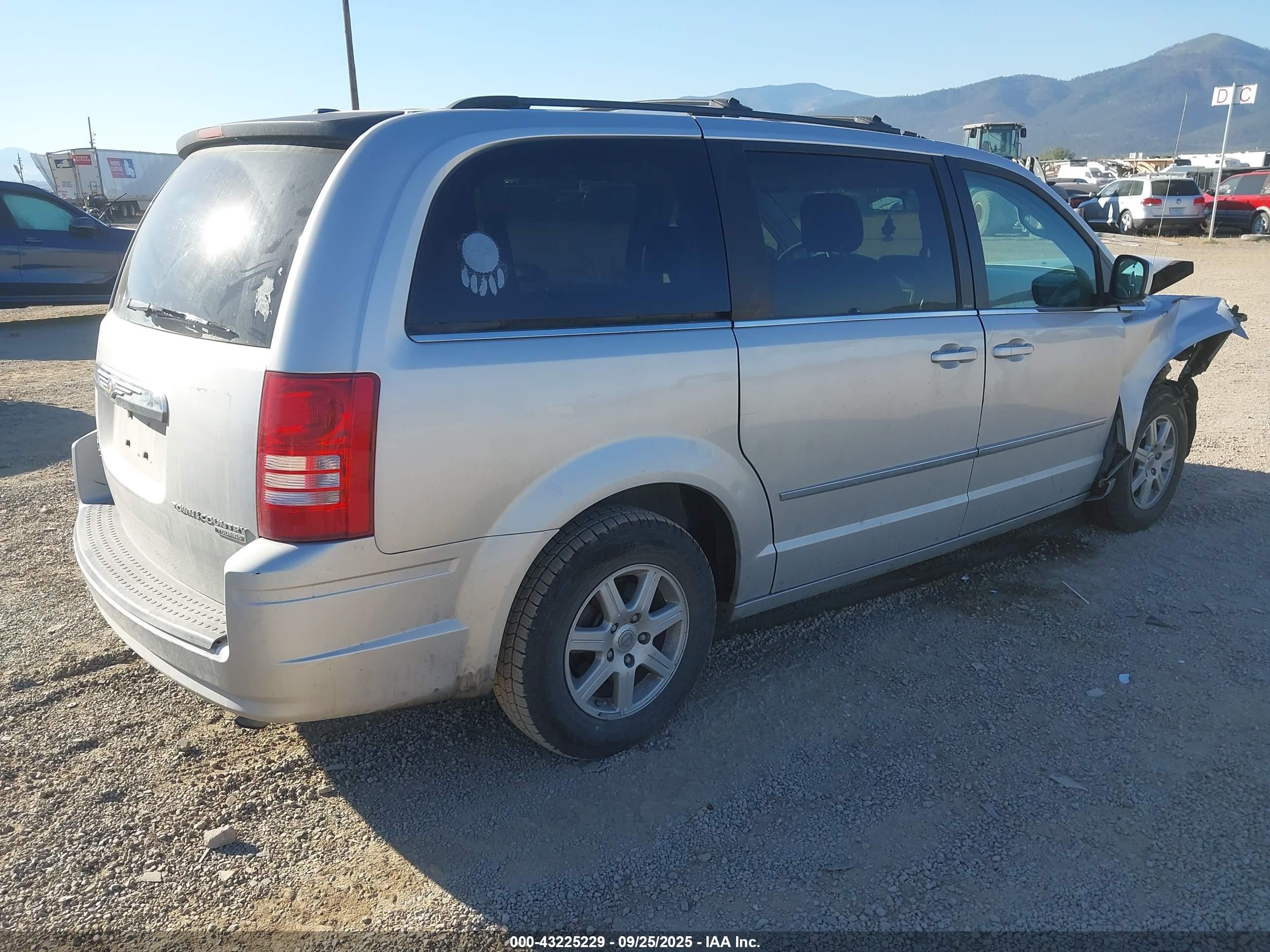 CHRYSLER TOWN image 4