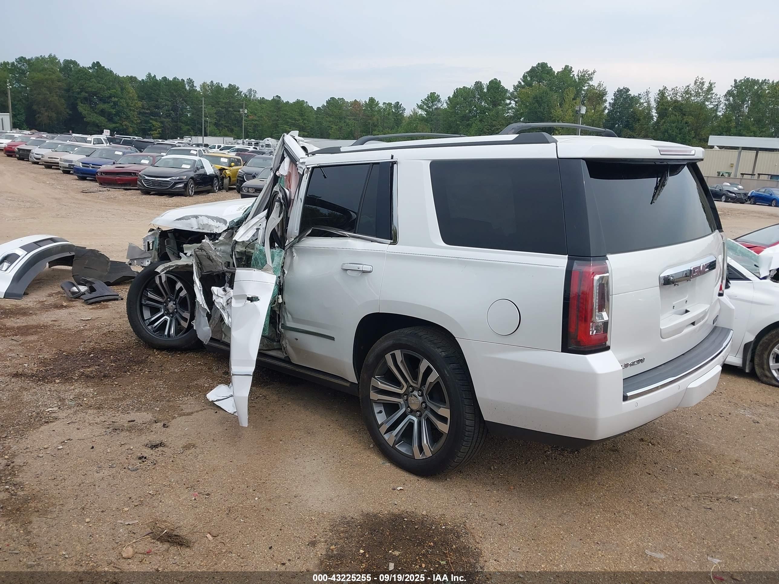 GMC YUKON image 3