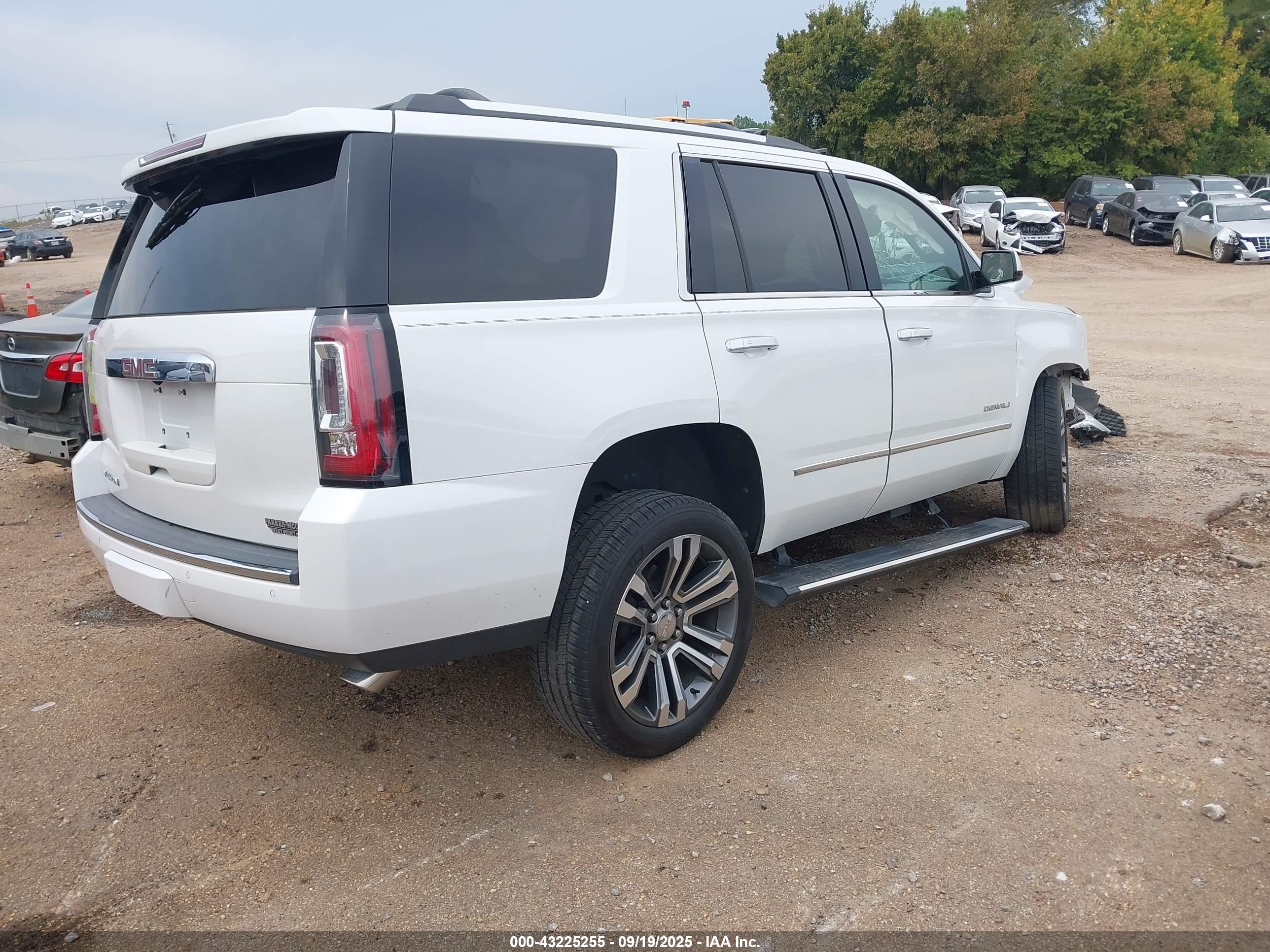 GMC YUKON image 4