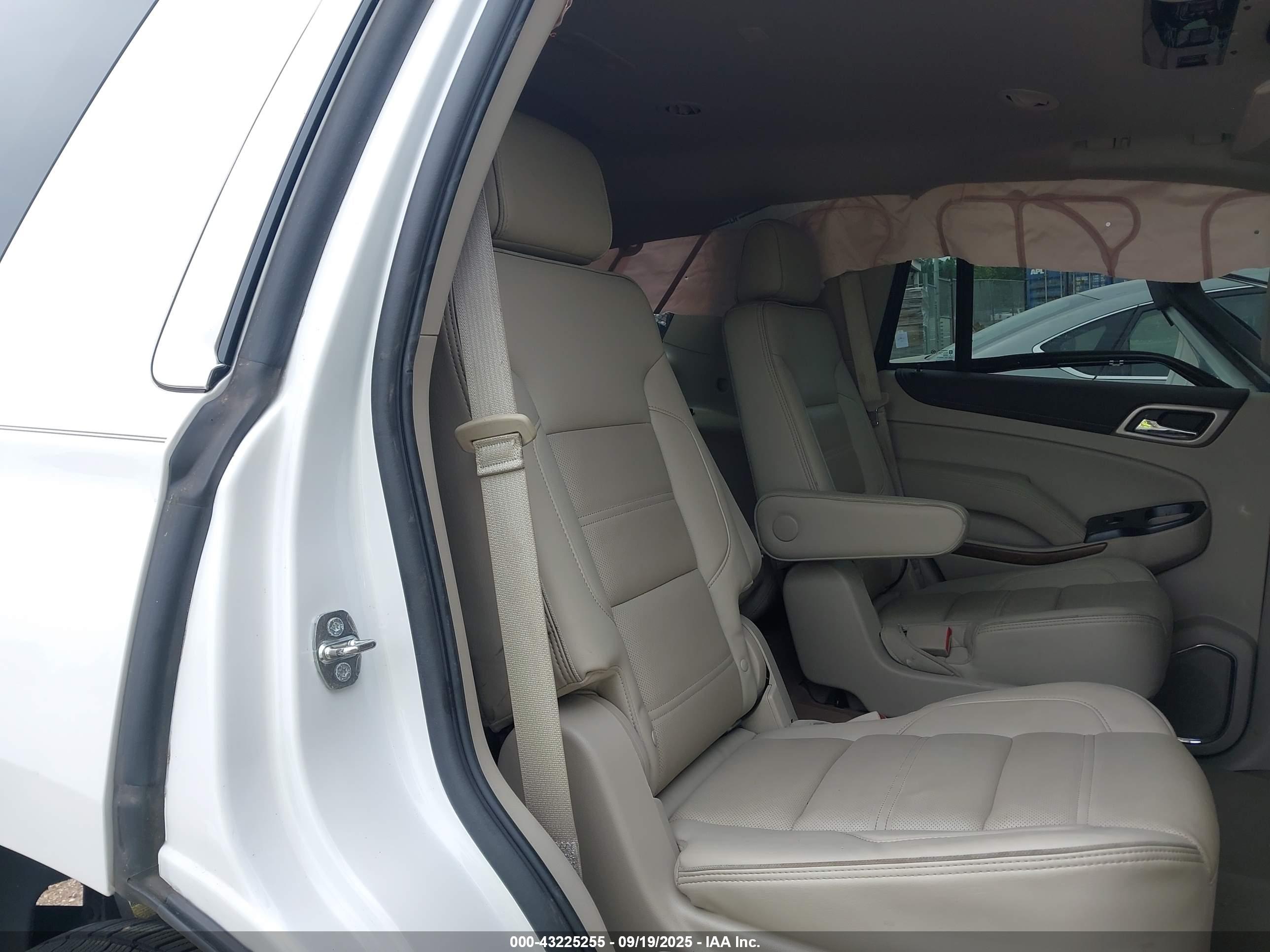 GMC YUKON image 8