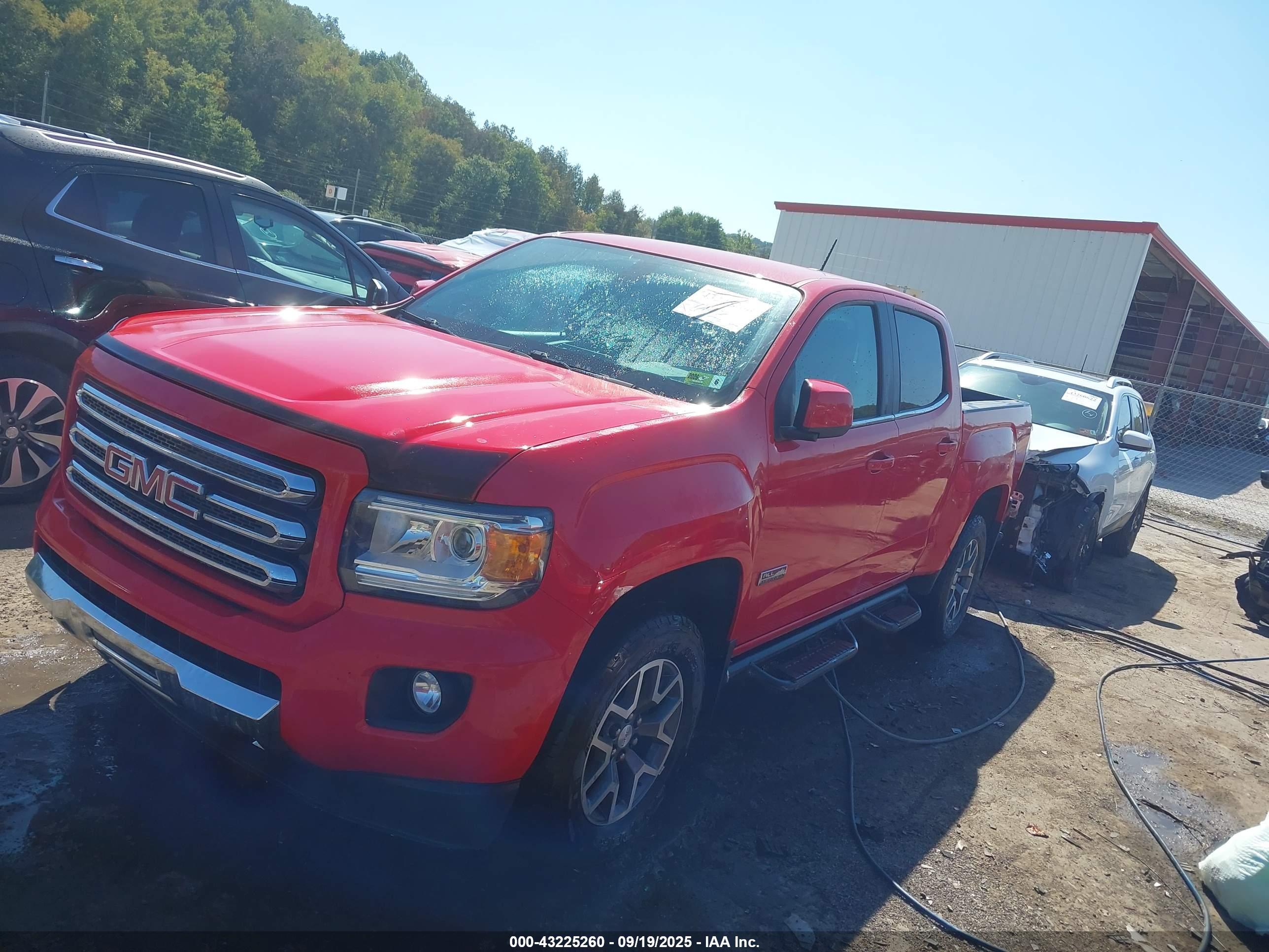 GMC CANYON image 2