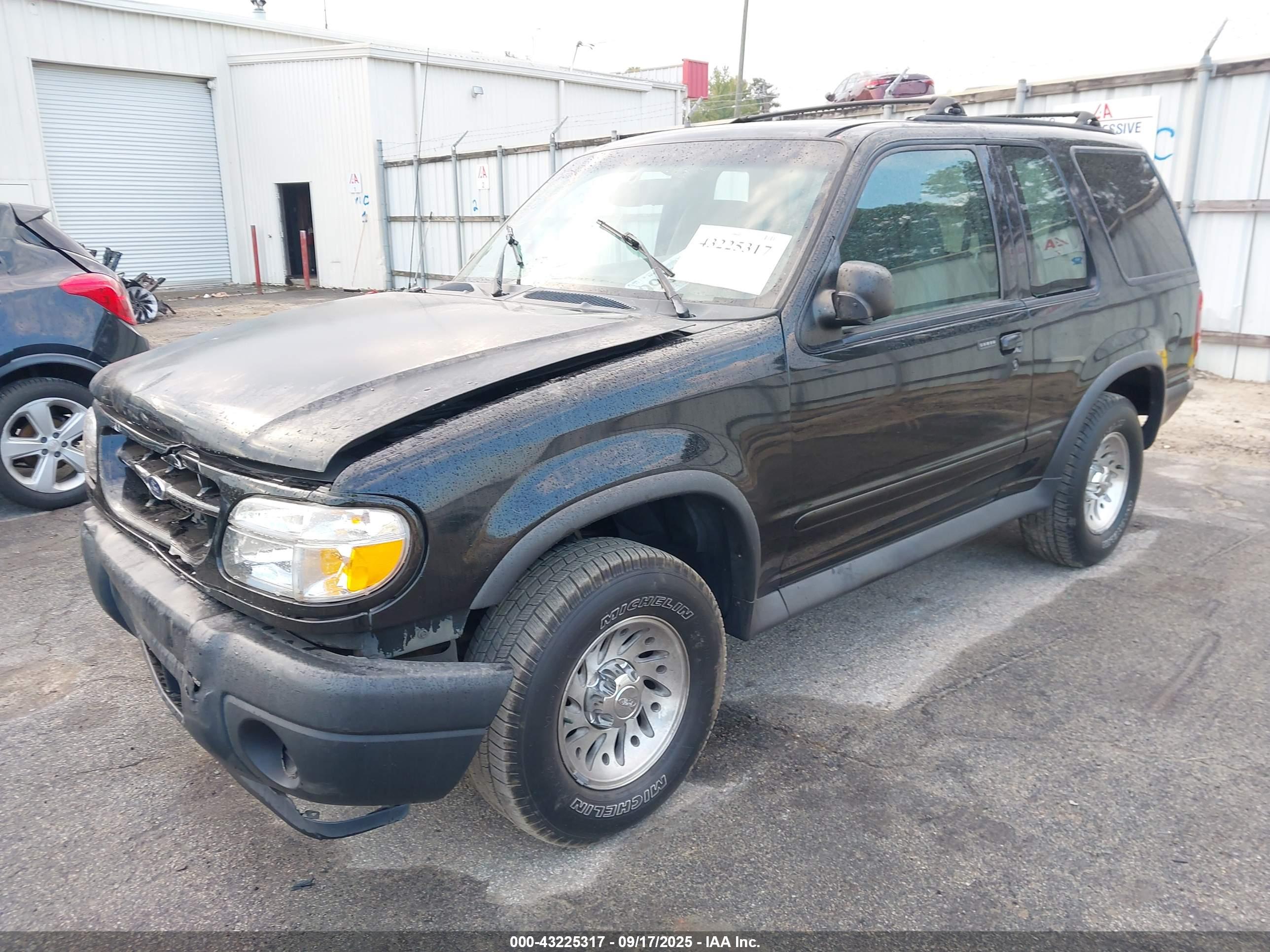 FORD EXPLORER image 2